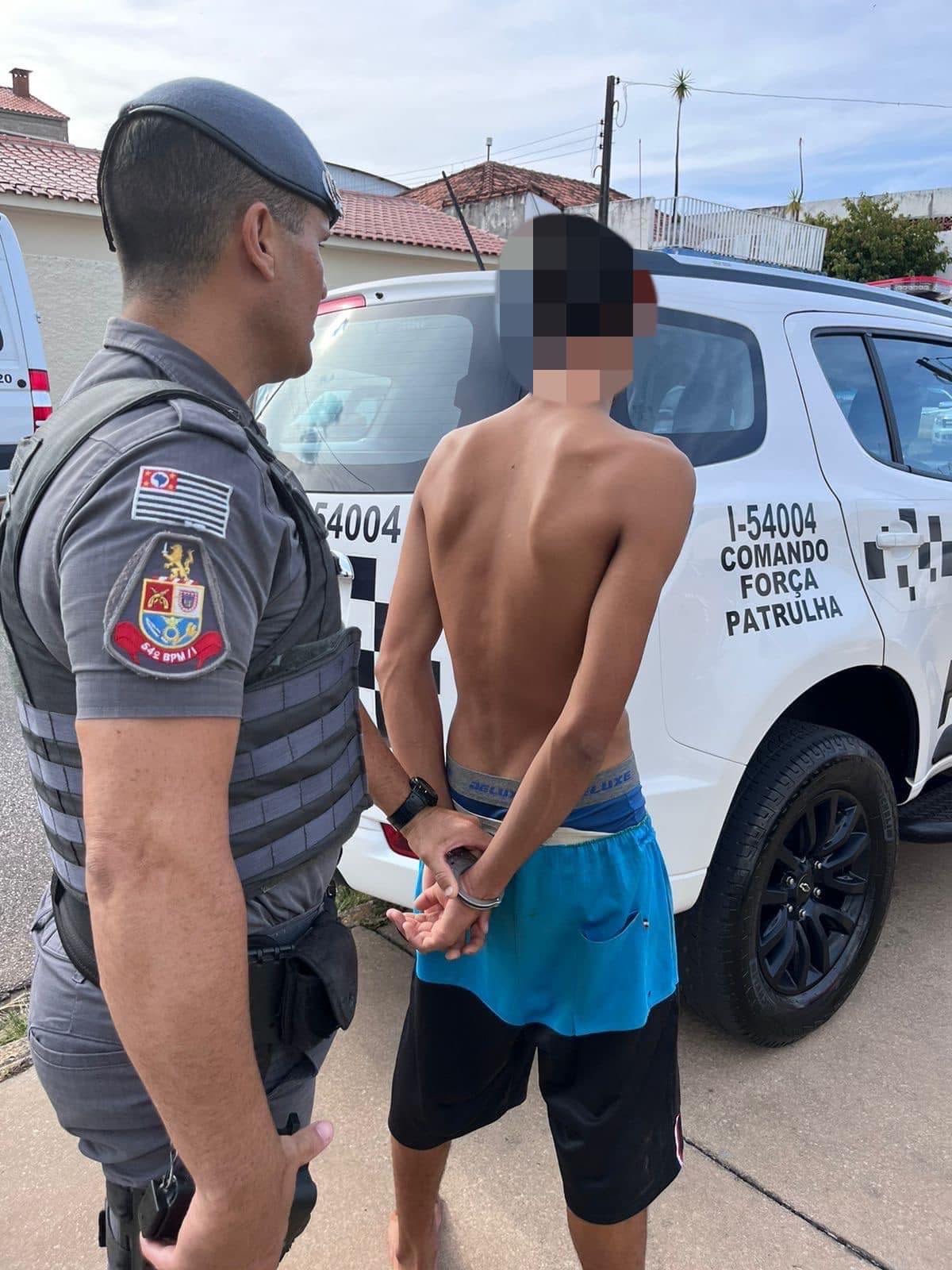 Homem é preso e adolescente apreendido por roubo em Itapeva: Polícia Militar age rapidamente.