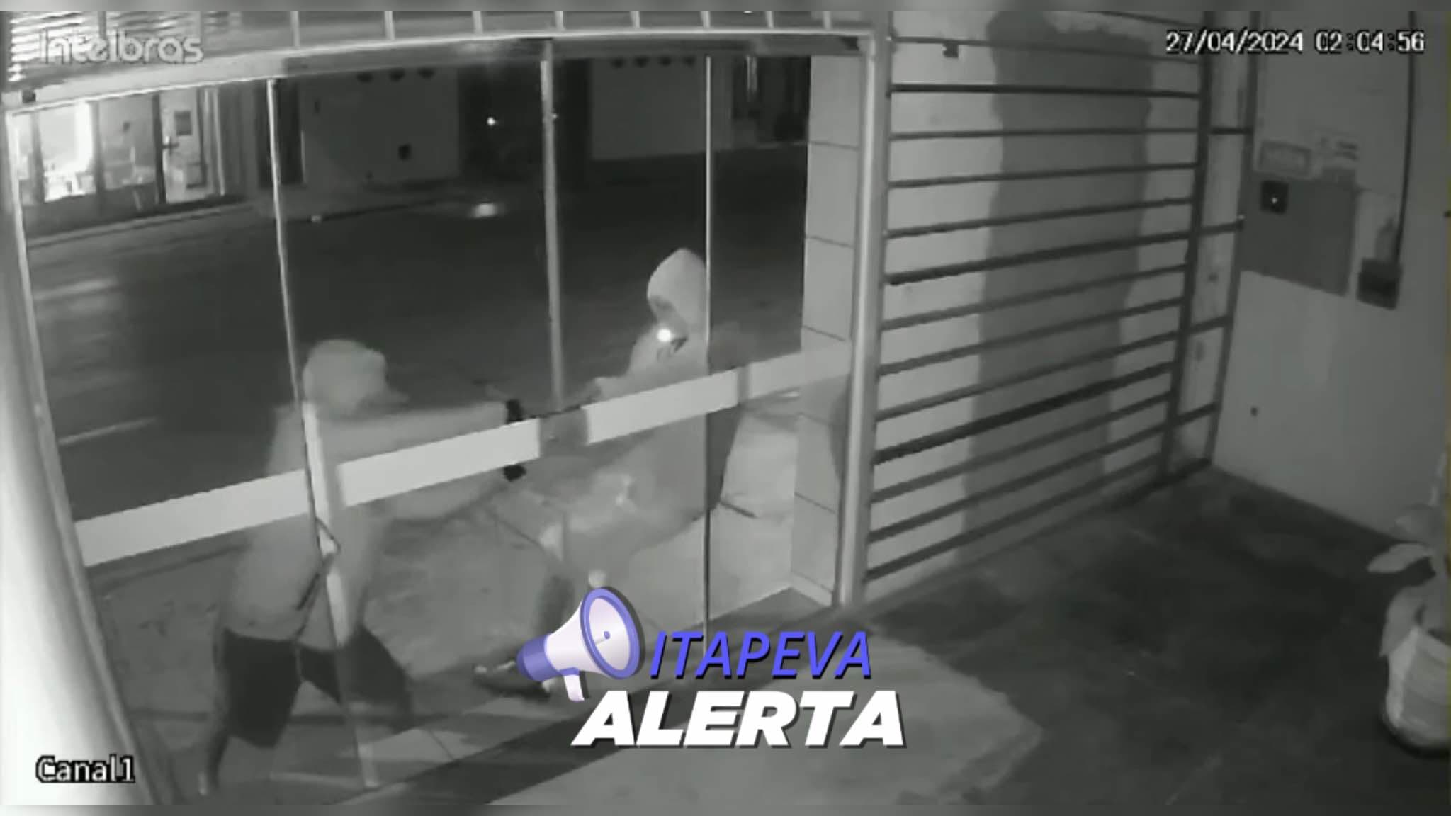 Falta de iluminação e insegurança atormentam comerciantes em Itapeva/SP