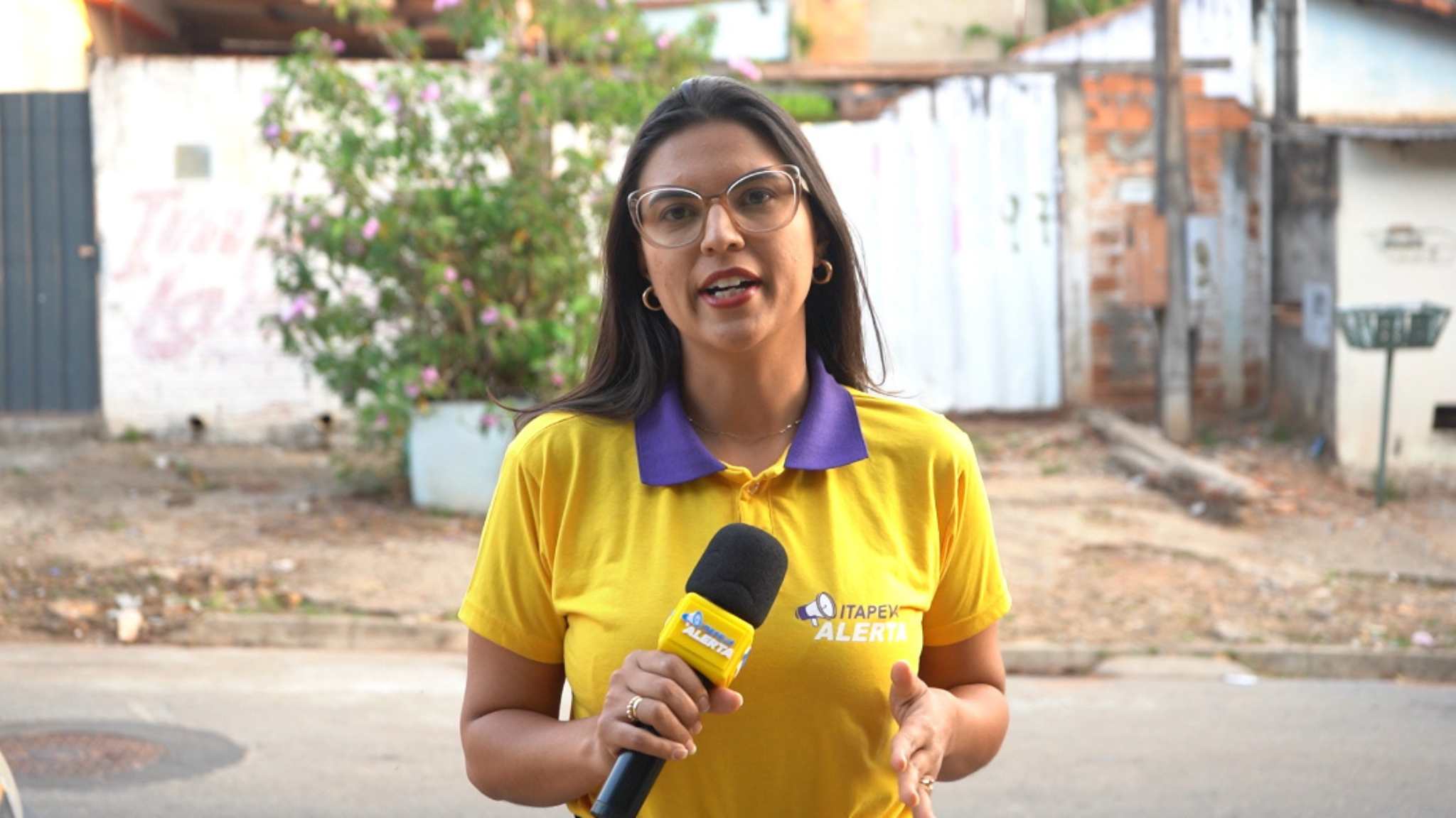 FEMINICÍDIO: Homem mata esposa, enrola o corpo em tapete e passa duas noites na cama ao lado do cadáver