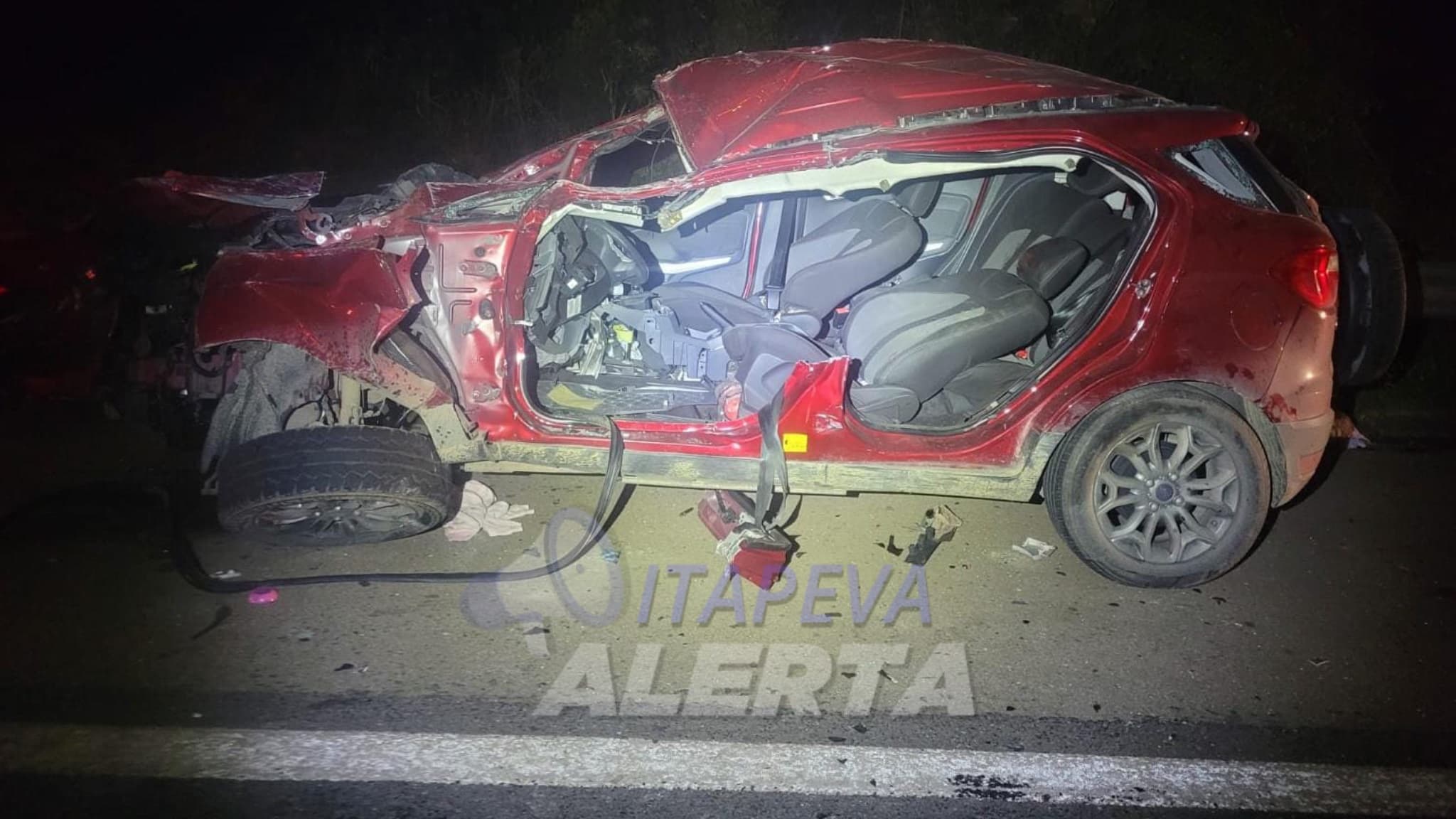 Grave acidente na SP-258 deixa três mortos e vários feridos