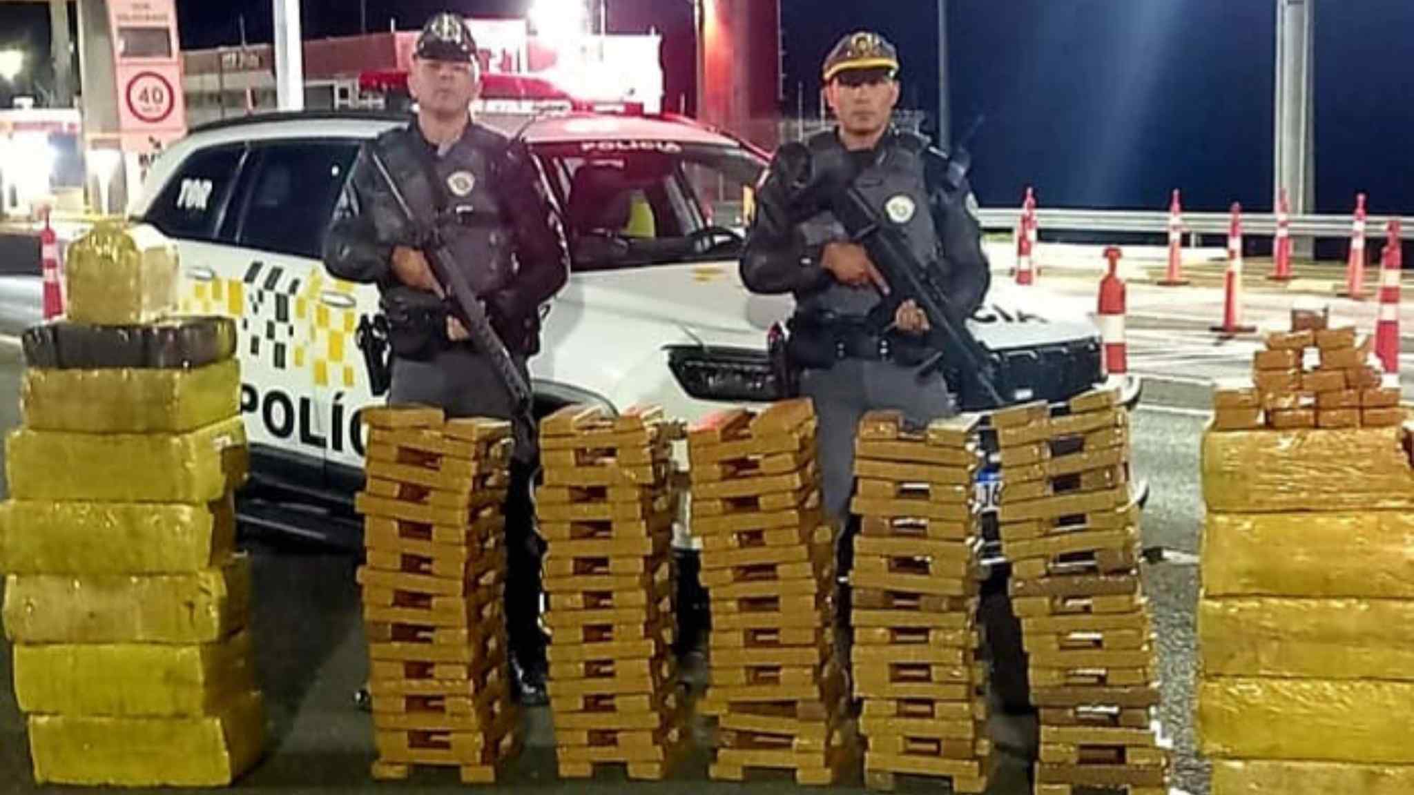 Tático Ostensivo Rodoviário apreende 324 kg de maconha e prende suspeito após perseguição em Buri