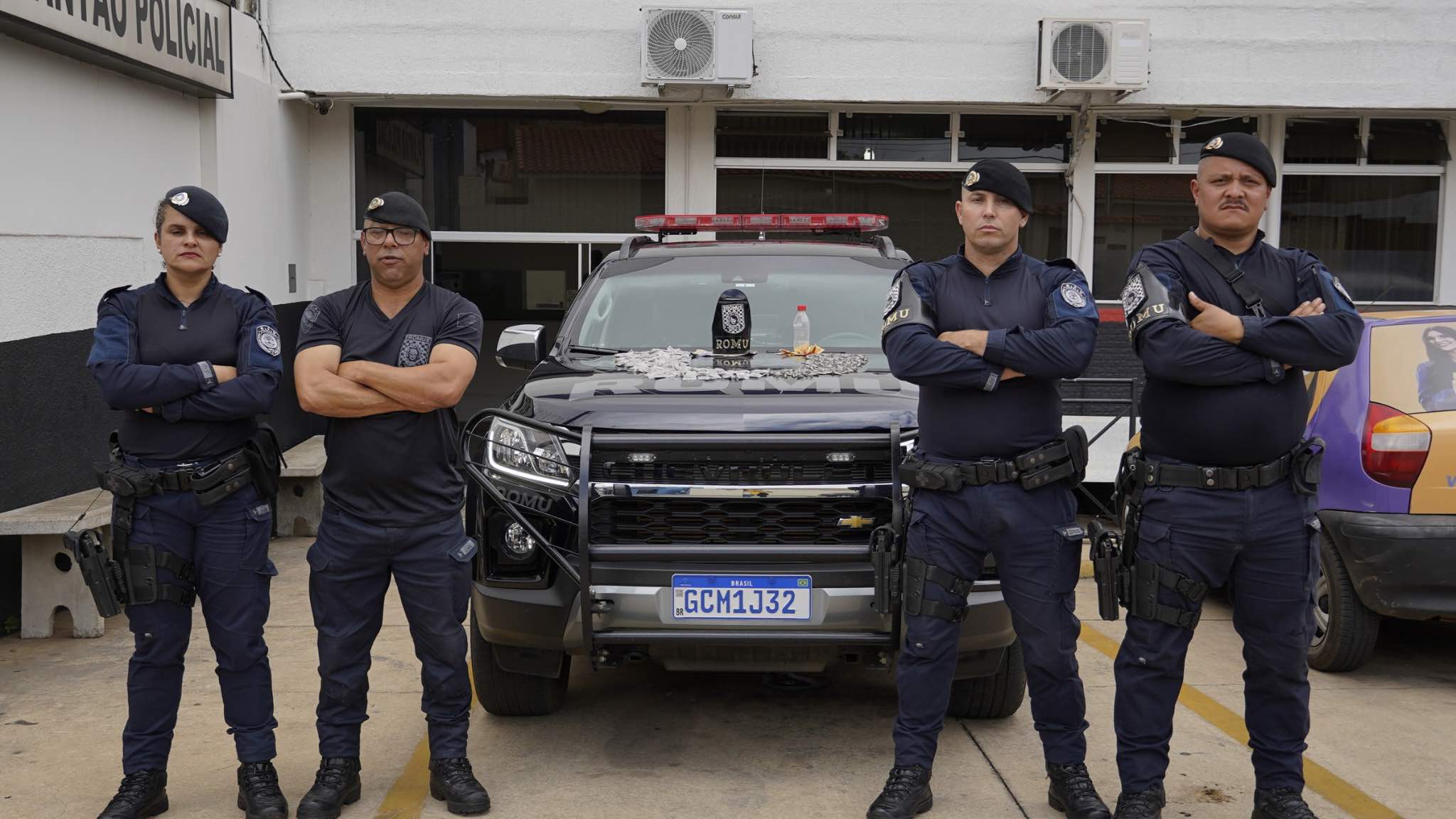 Cano do tráfico! Foragida da justiça é presa em tubulação de esgoto com R$20 mil em drogas na Vila Mariana em Itapeva/SP