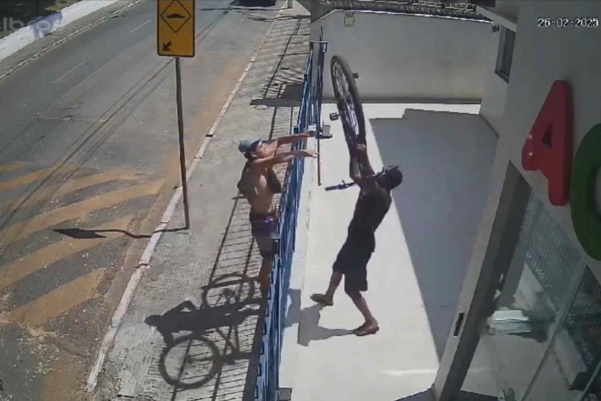 Furto de bicicleta dentro da ACDC expõe aumento da população em situação de rua na cidade