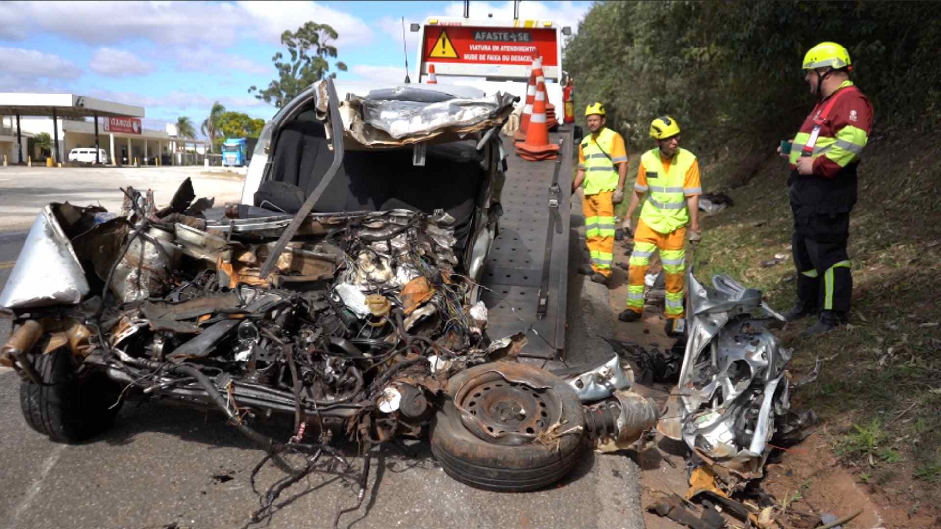 Tragédia na SP-258: colisão frontal deixa quatro mortos e uma jovem ferida em estado grave