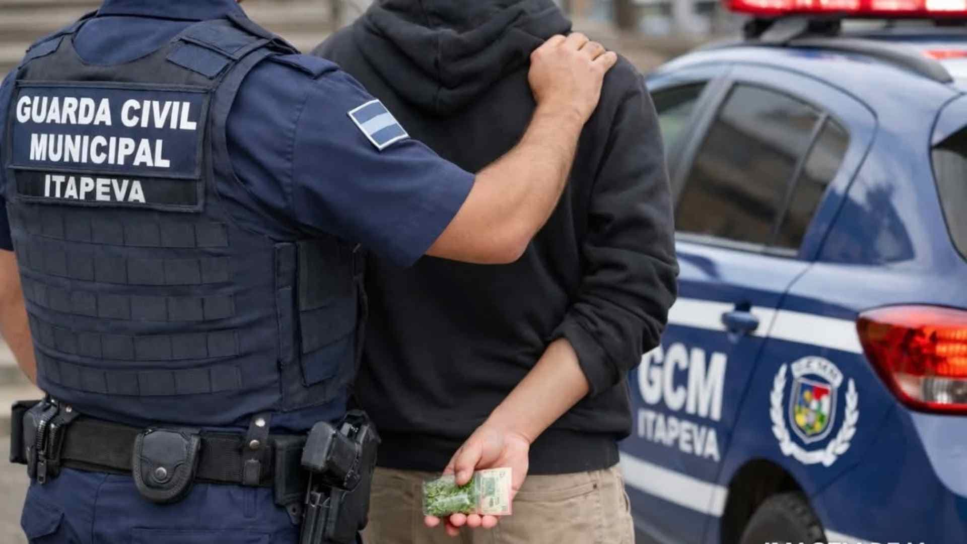 Adolescente é apreendido por posse de entorpecente na Praça de Eventos
