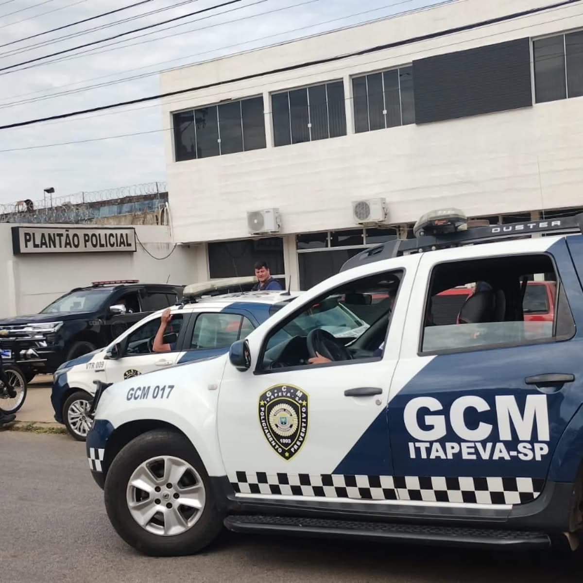 Homem é preso em flagrante por furto de pneus