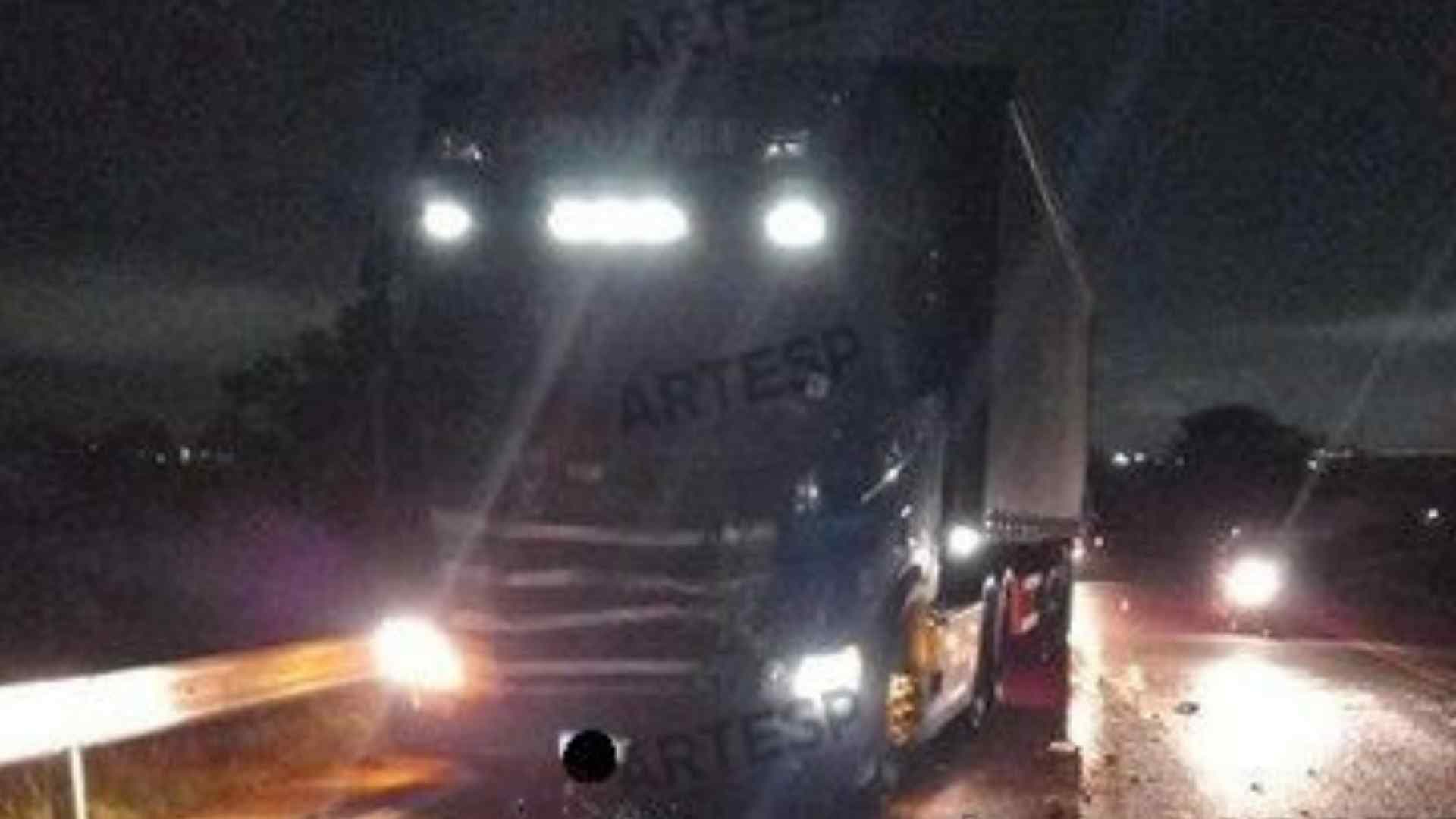 Grave acidente na madrugada: motociclista morre após batida frontal com carreta na SP-258 em Itapeva