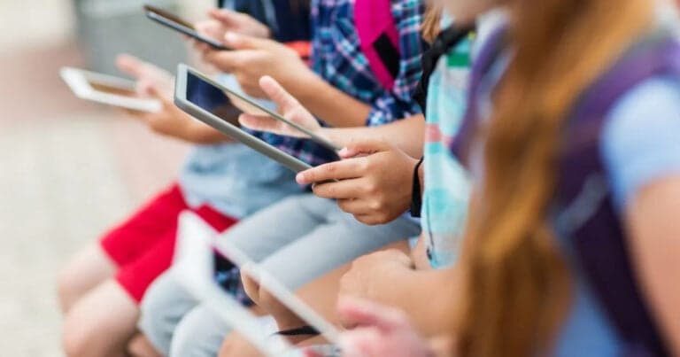 Brasil passa a contar com ECA Digital para reforçar proteção de crianças e adolescentes na internet
