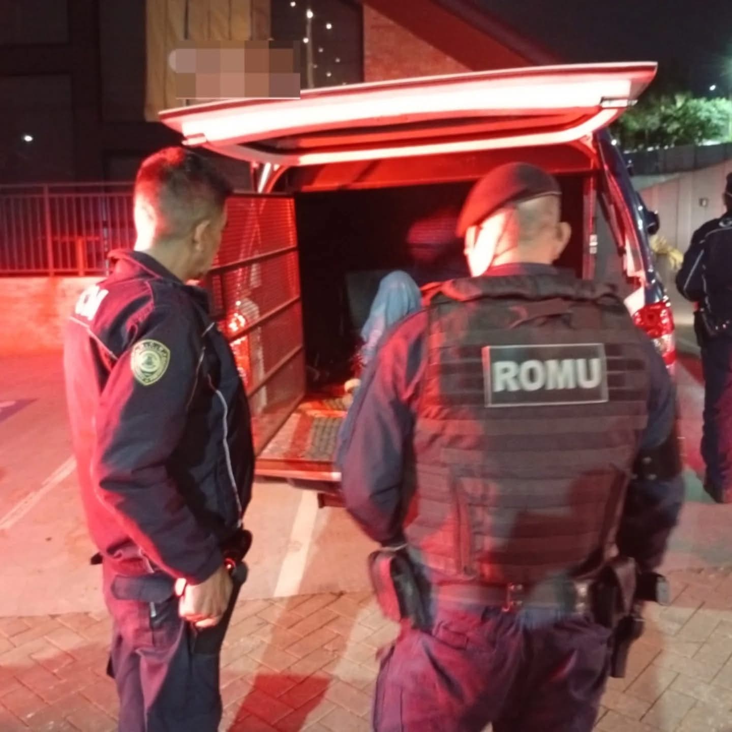 Homem é detido após invadir comércio e consumir produtos durante a madrugada