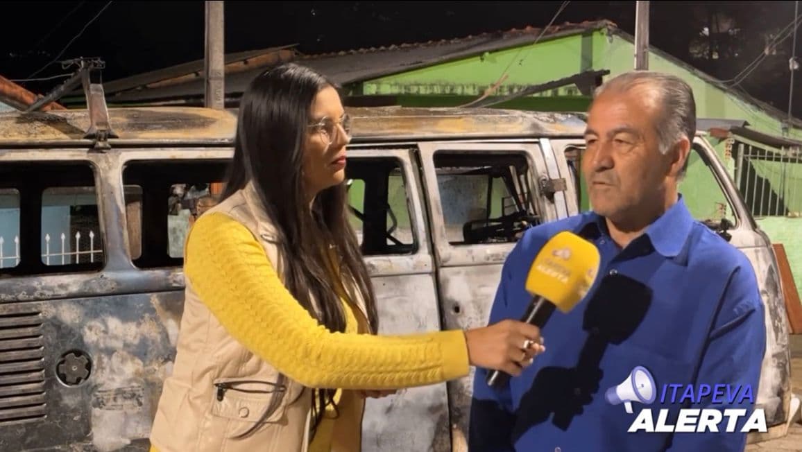 Kombi pega fogo com motorista dentro, Jardim Grajaú Itapeva/SP