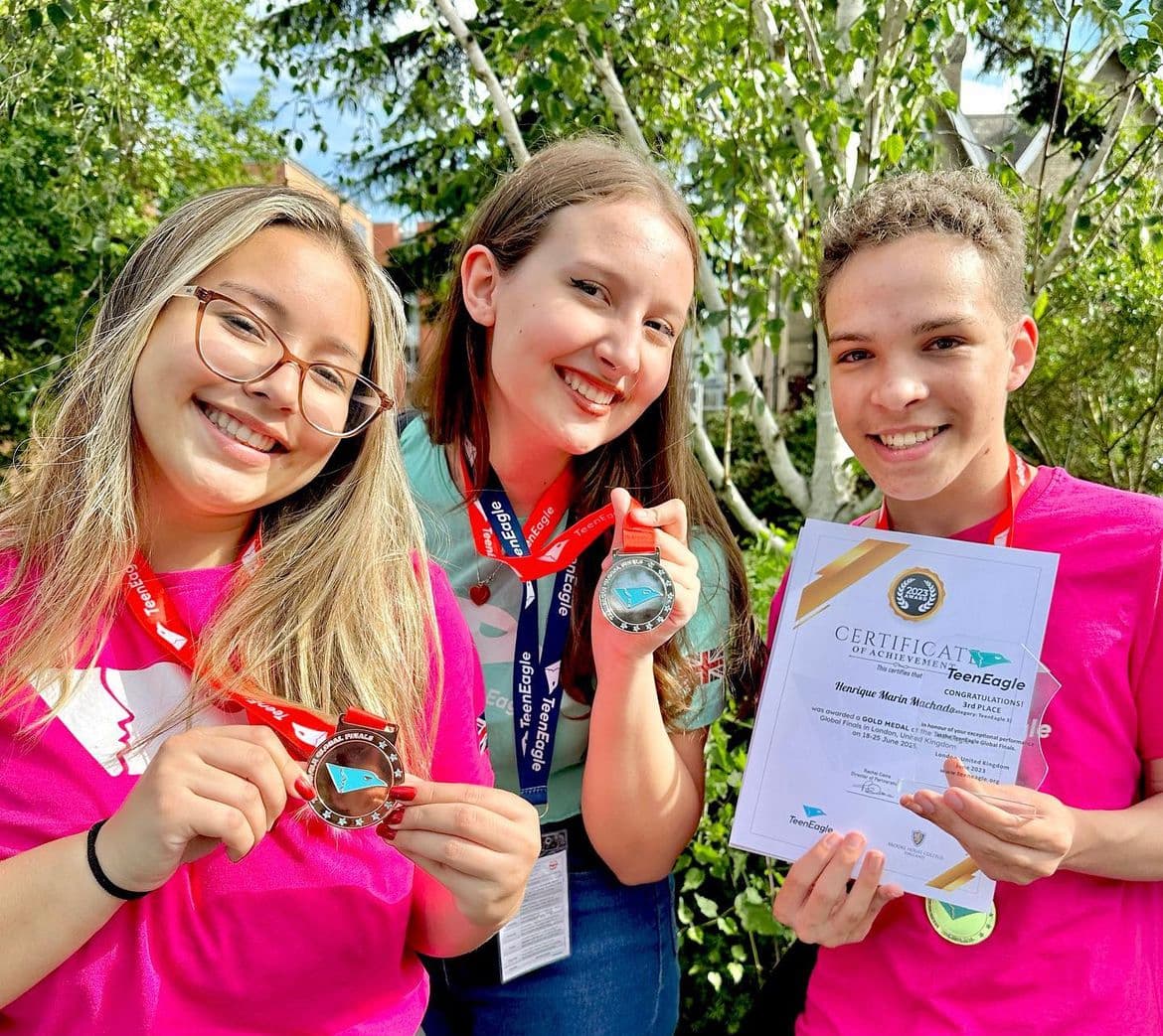 Itapevenses brilham na olimpíada internacional de inglês em Londres