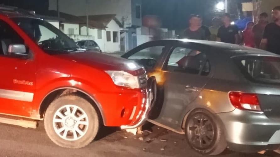 Acidente na Vila Aparecida deixa dois veículos danificados