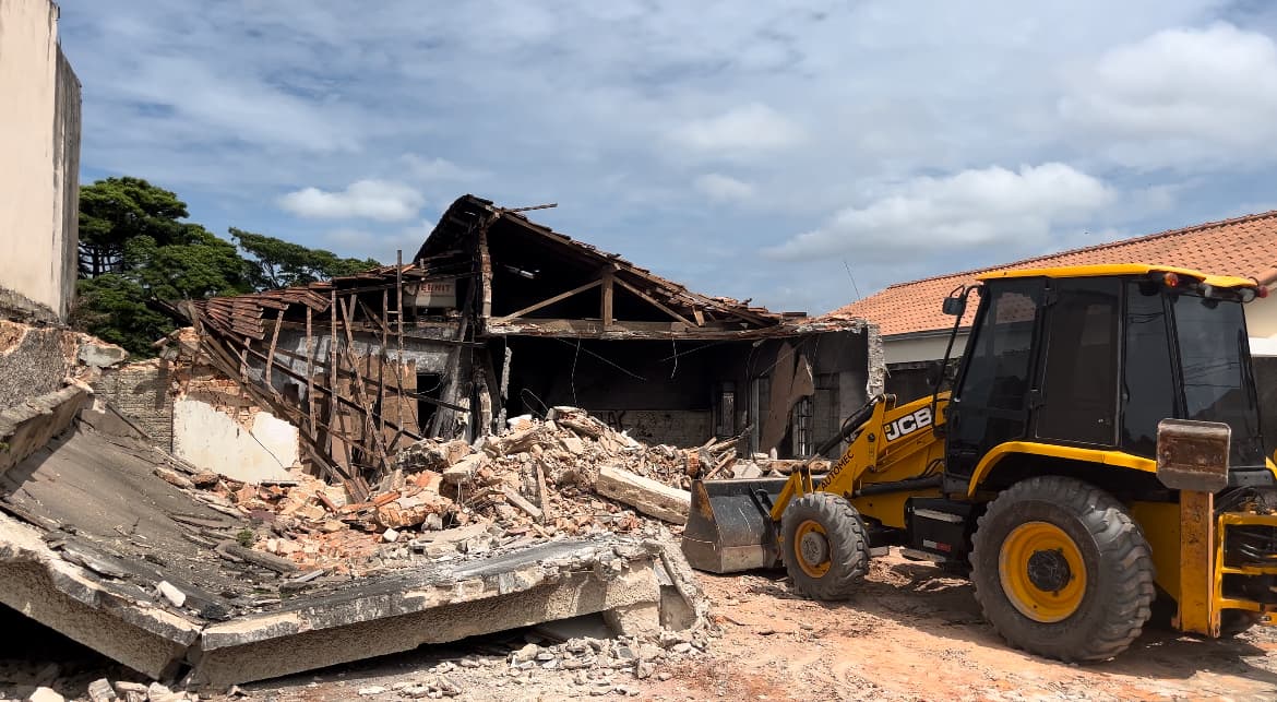 Demolição após matéria de grande repercussão