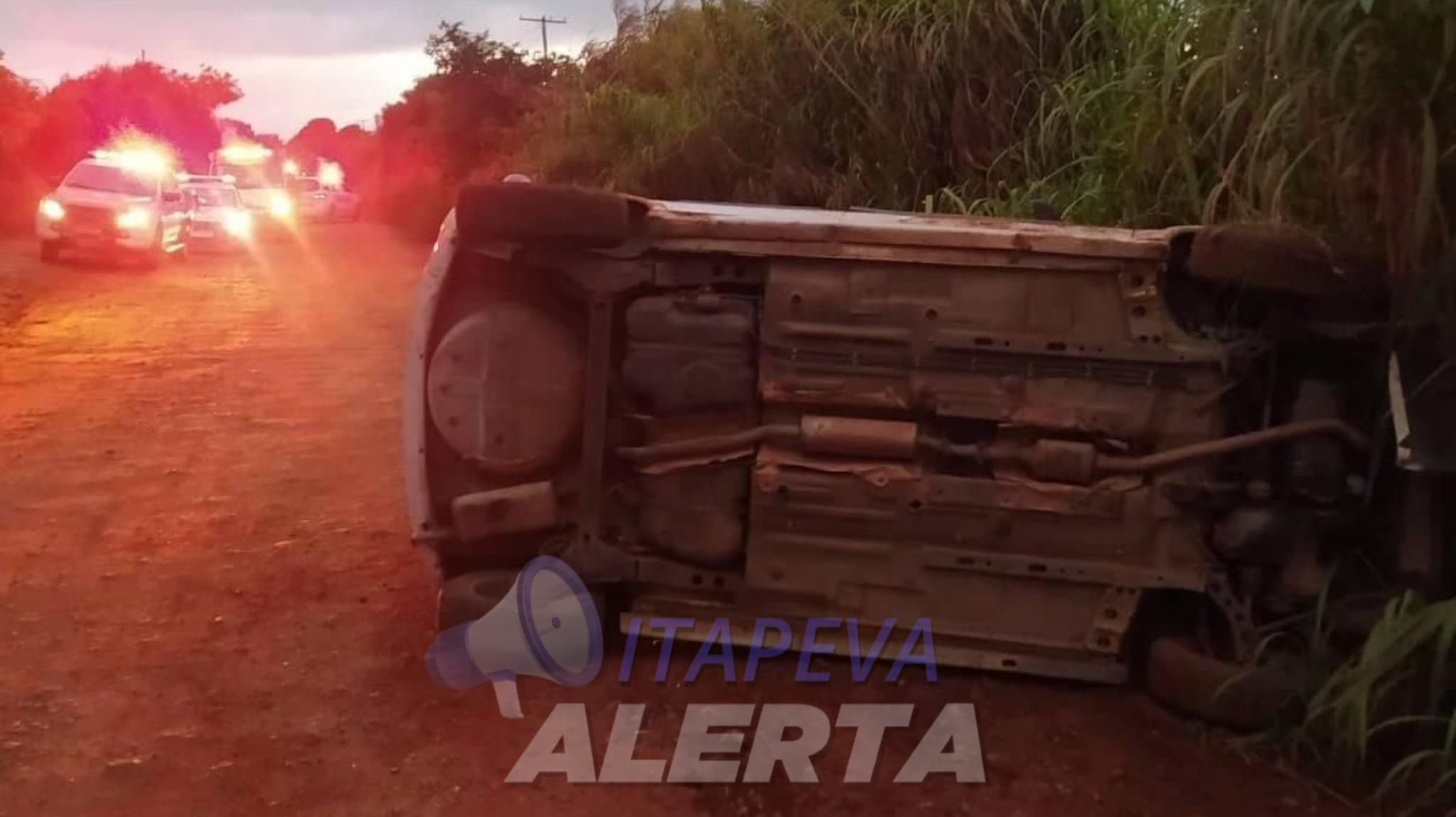 Sequestro e capotamento! Homem armado com faca obriga casal a fazer PIX e capota carro roubado em Itapeva/SP