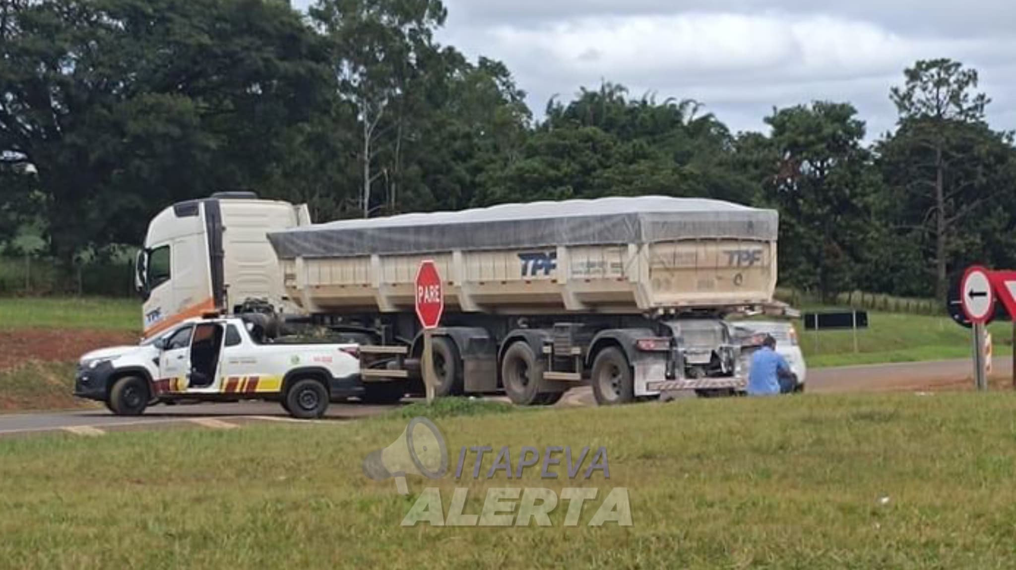 Mulher morre em grave acidente na Rodovia Francisco Alves Negrão, Itapeva/SP