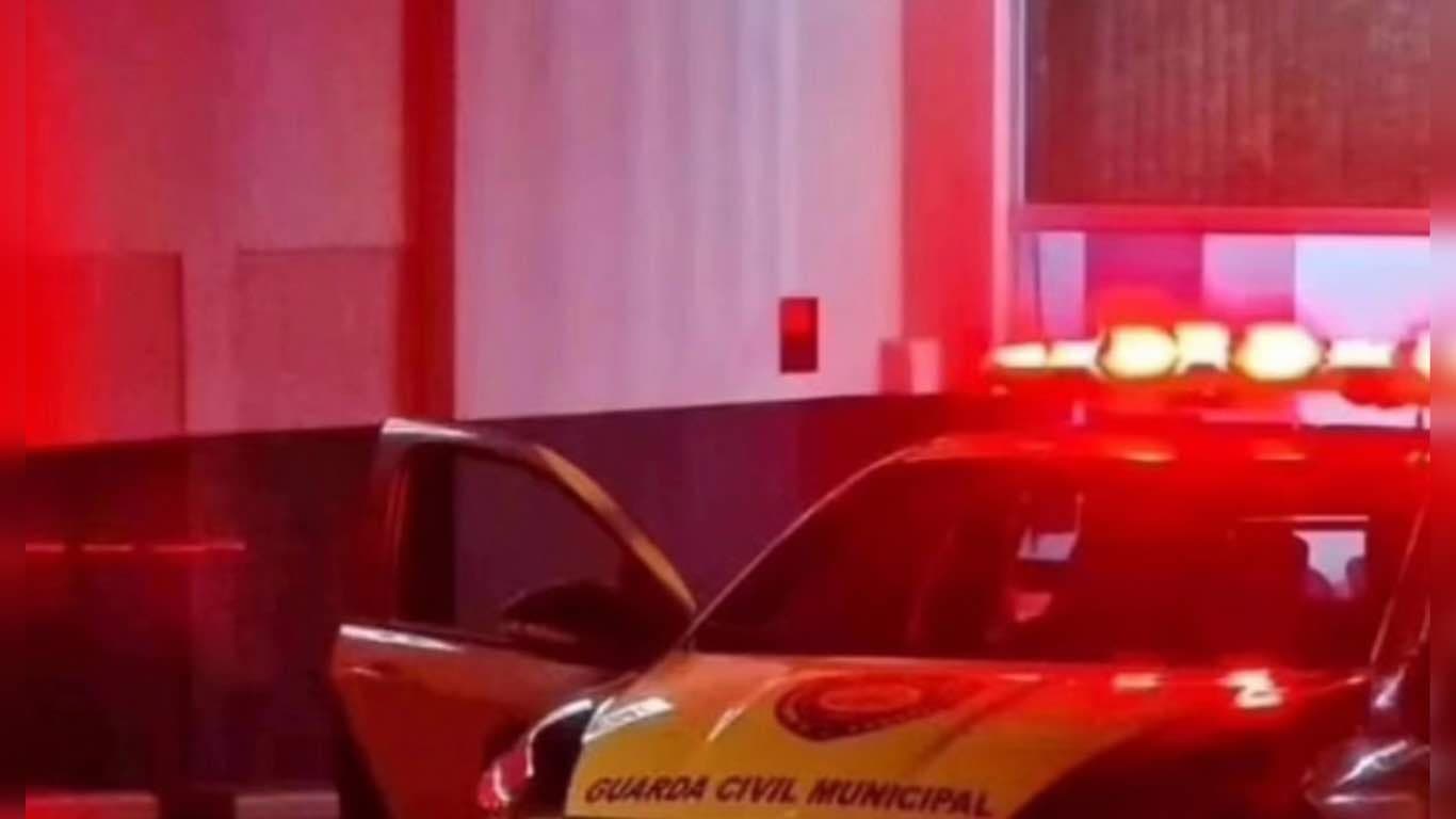 Homem é detido pela GCM de Itapeva após furto em farmácia no centro durante evento de carnaval