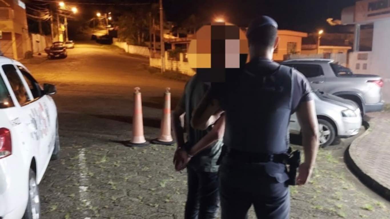Polícia Militar prende homem por homicídio doloso em Ribeira