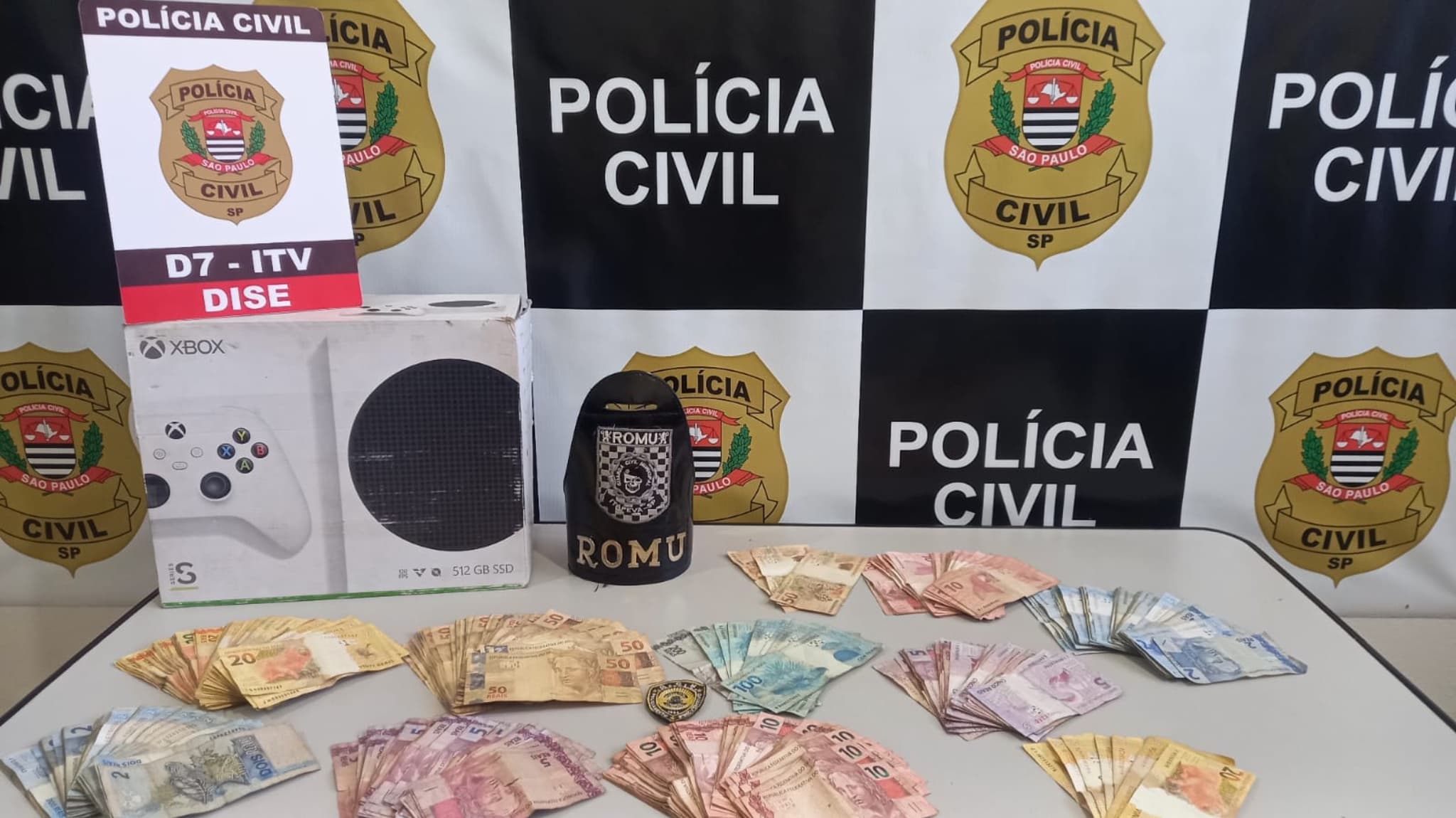 Operação Policial resulta na prisão de traficantes e apreensão de dinheiro e eletrônicos na Vila Mariana, em Itapeva/SP
