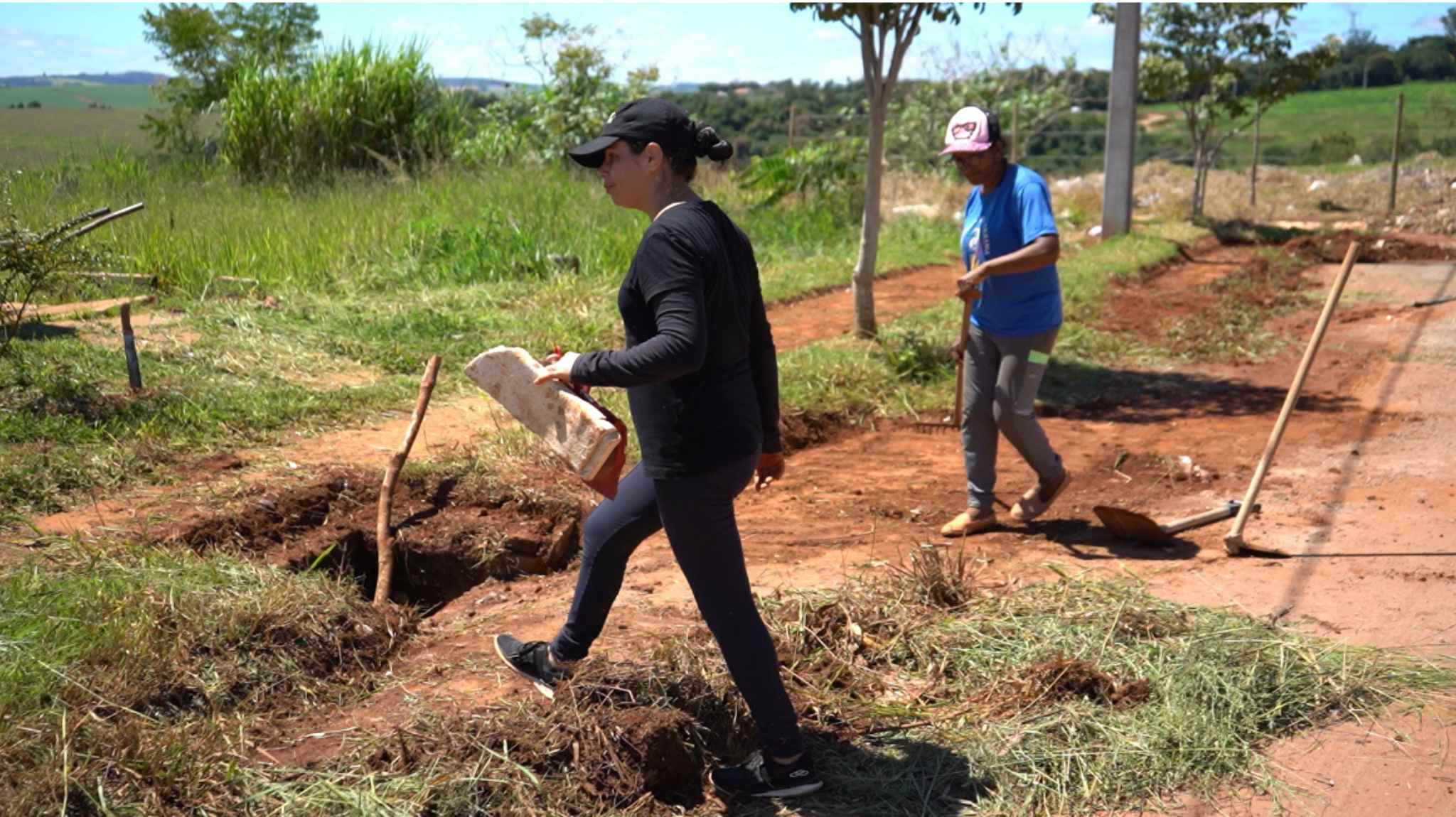 Moradores da Morada do Bosque assumem iniciativa de limpeza em meio à negligência da prefeitura