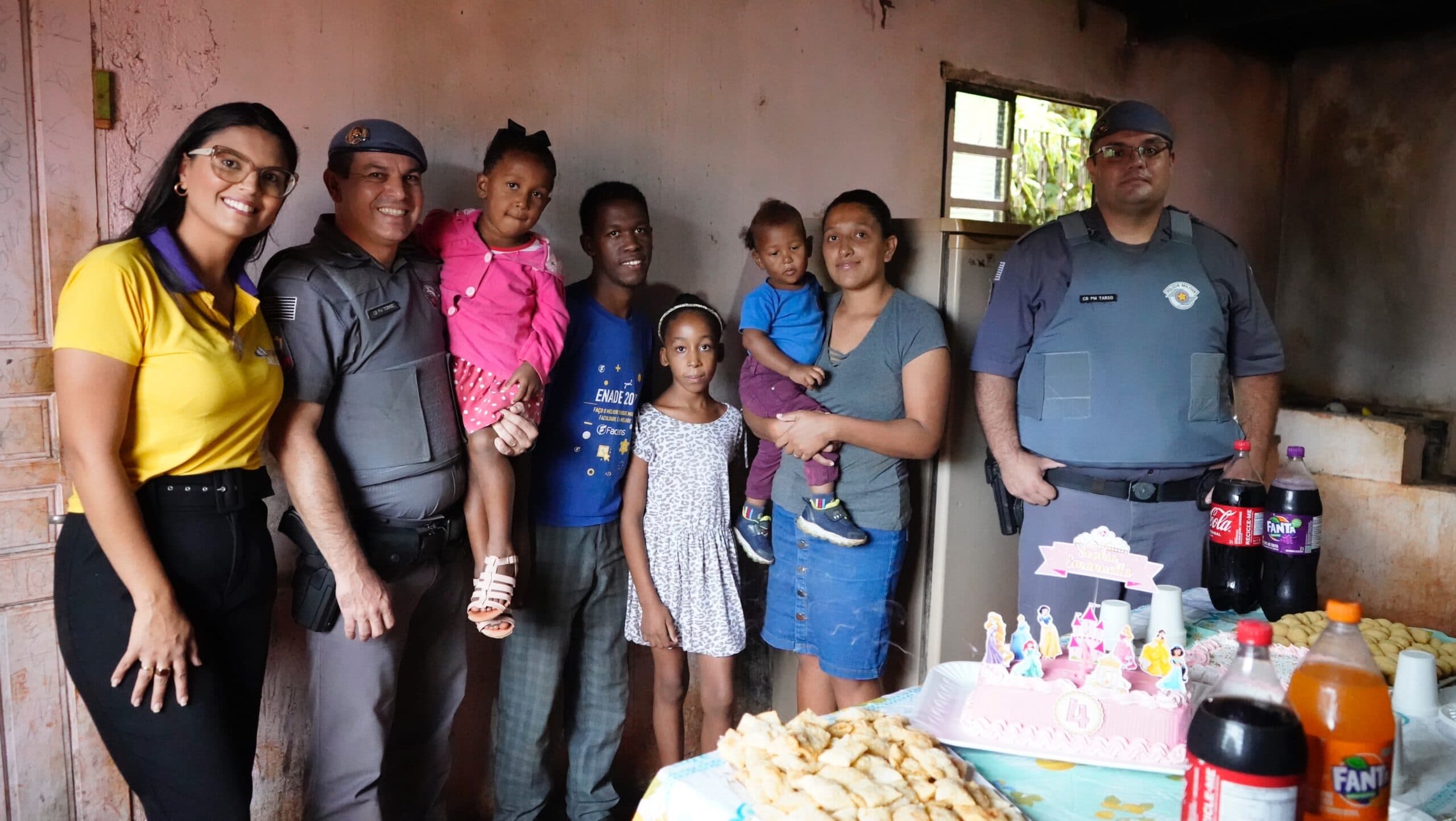 Repórter do Povo e Policiais Militares realizam sonho de aniversário de menina de 4 anos