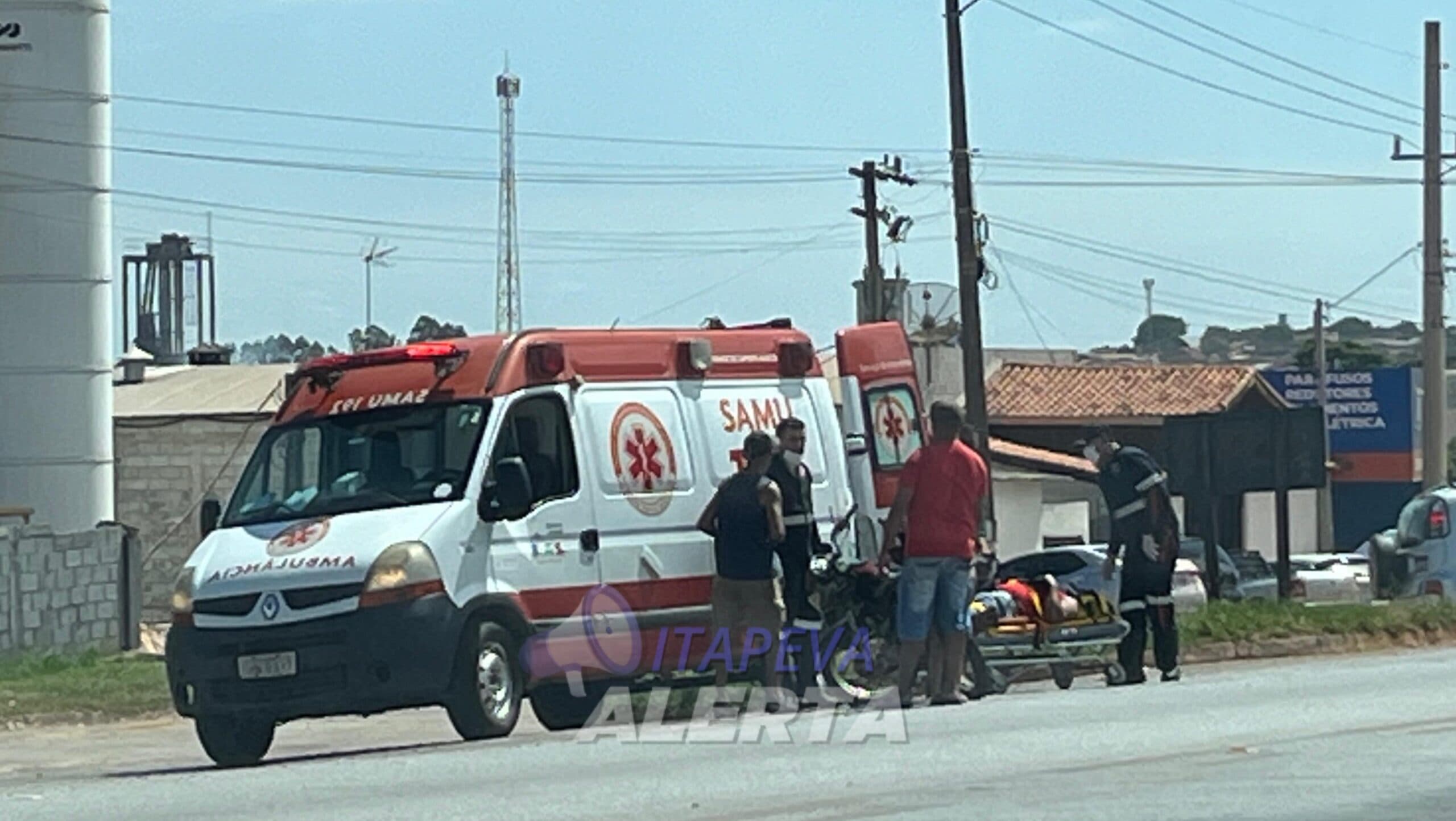 Acidente entre carro e moto deixa um homem ferido em Itapeva/SP