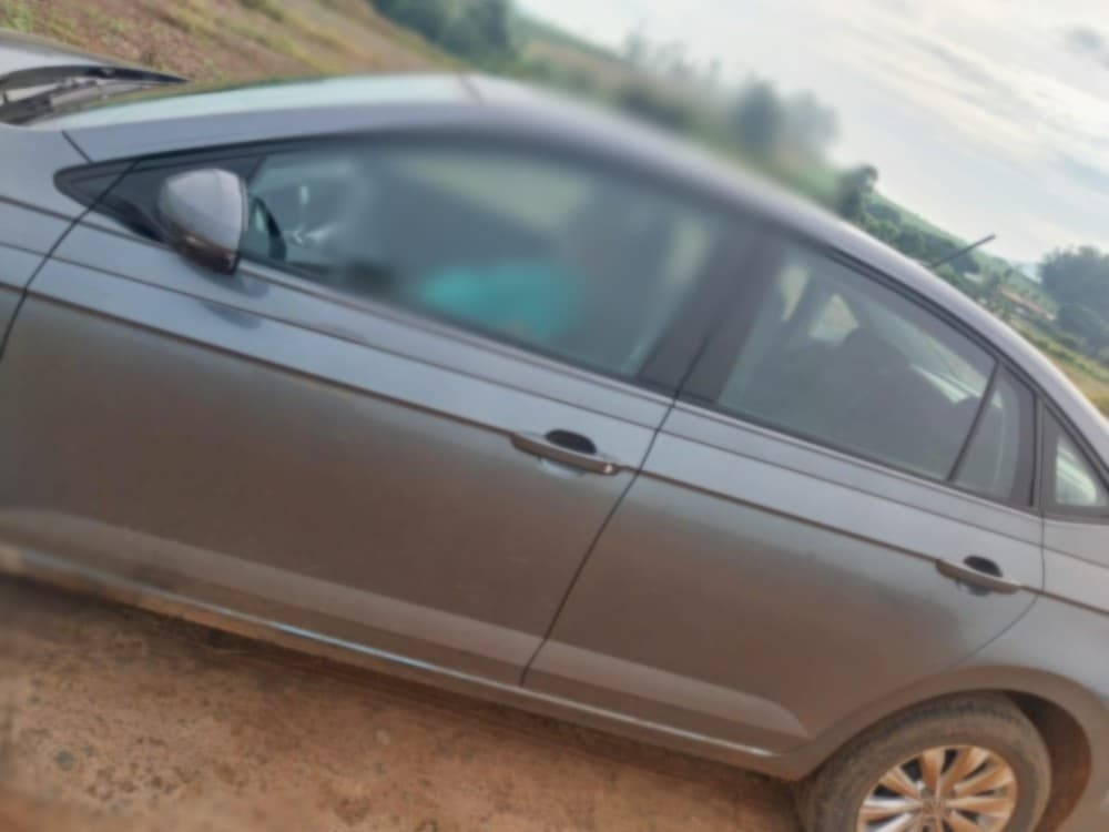 Taxista é encontrado morto e com uma corda enrolada em seu pescoço dentro de seu próprio carro