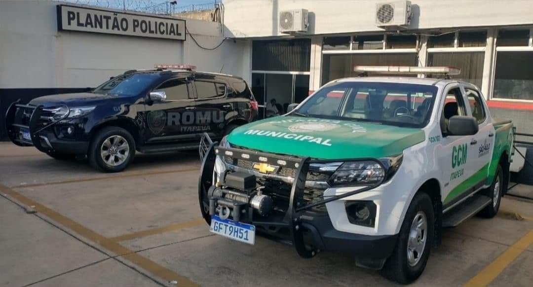 Homem procurado pela justiça estava saindo de uma mata quando foi capturado pela Guarda Civil Municipal em Itapeva/SP