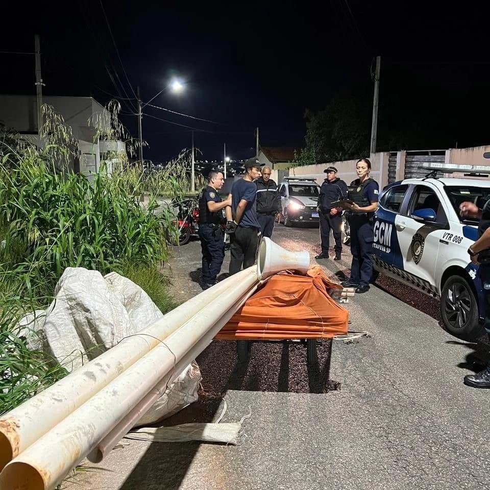 Bandido é detido pela GCM furtando objetos de construção e após ser encaminhado até a delegacia ele foi liberado e responderá em liberdade