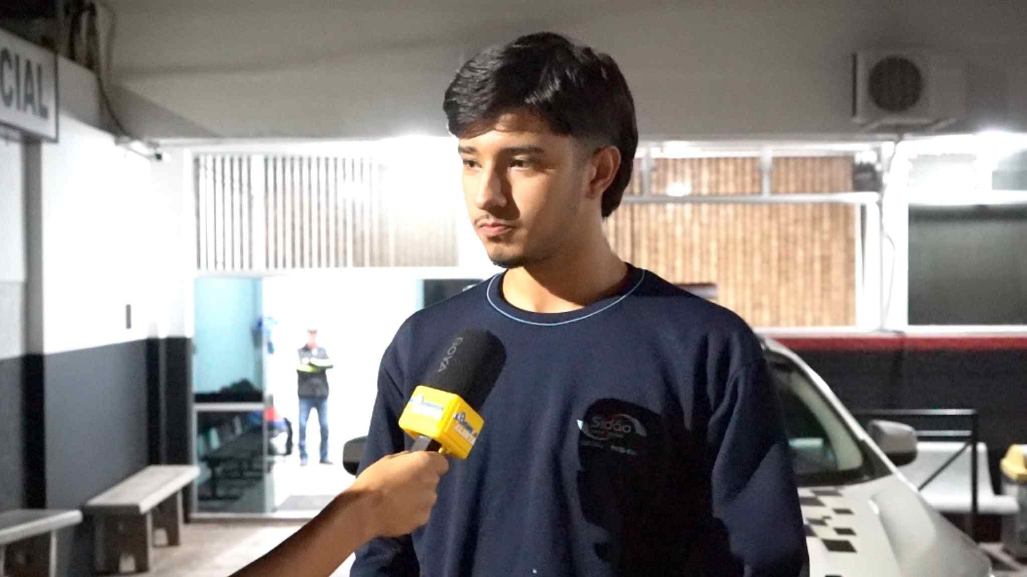 Trabalhador entra no porta-malas do carro de golpista pra tentar impedir fuga