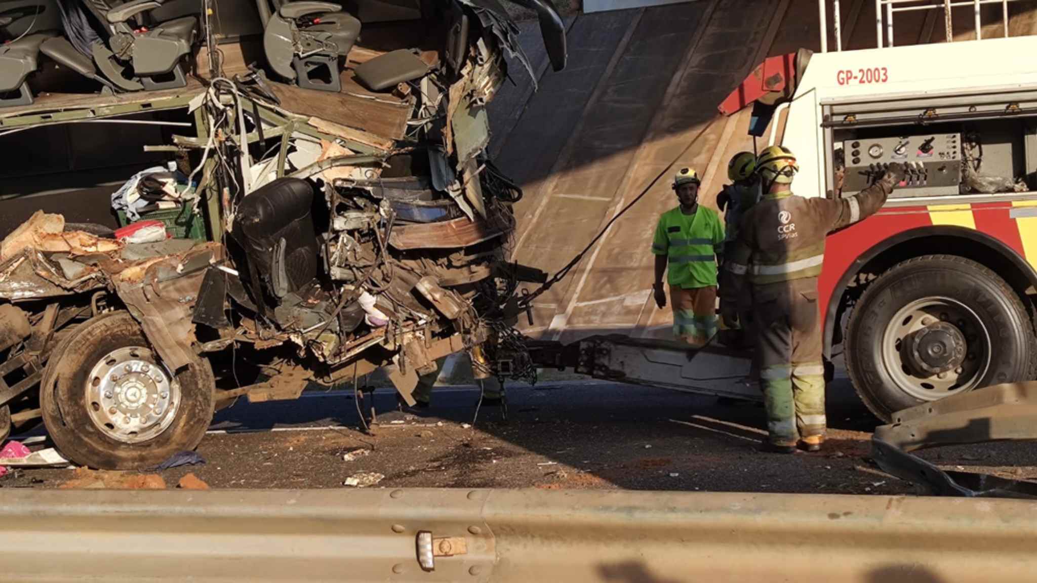 Motorista de ônibus envolvido em acidente com 10 mortos alegou falha mecânica e que estava descansado