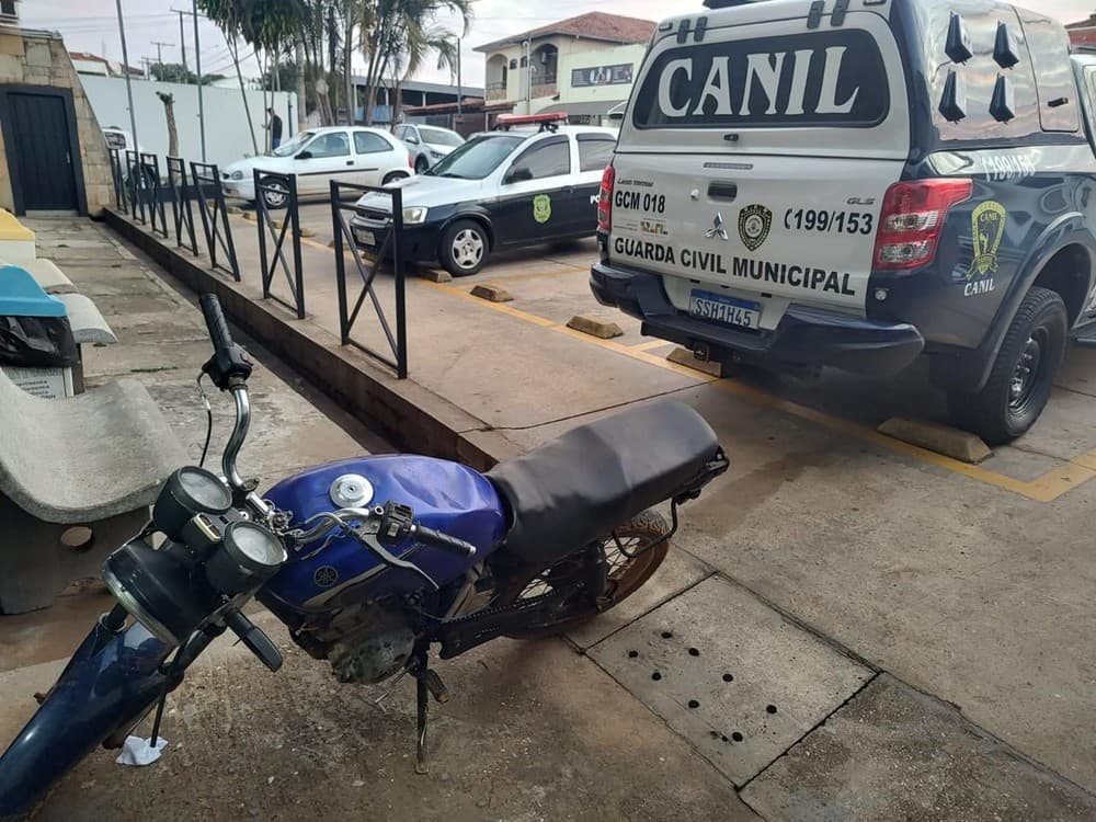 Adolescente é Apreendido Pilotando Moto Sem Capacete, Documento e Placa em Itapeva
