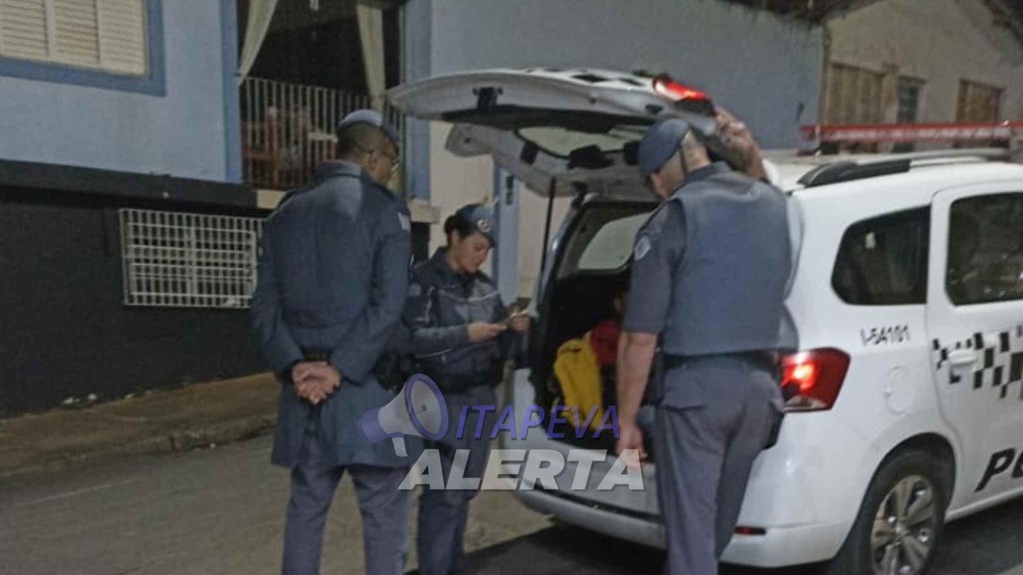 Homem armado rouba sorveteria em Itapeva e é preso minutos depois
