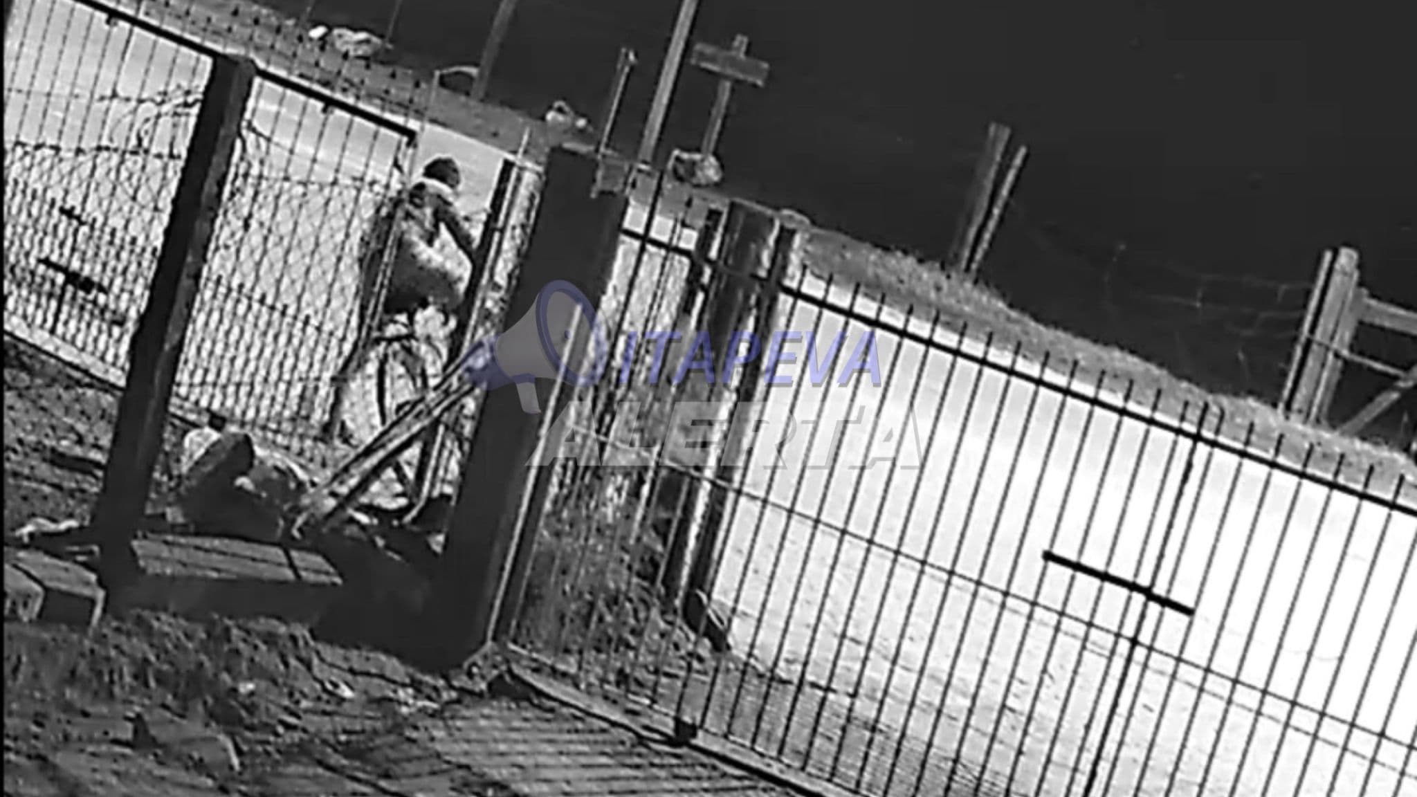 Homem furta bicicleta no Bairro de Cima II em Itapeva/SP