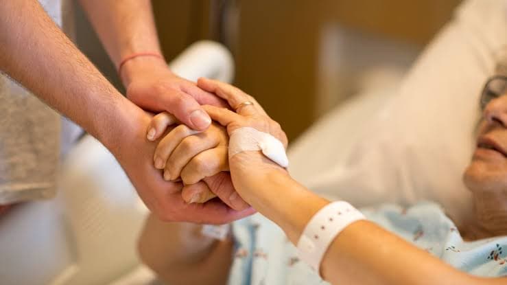 Crianças e adolescentes têm direito a visitar pais internados, garante nova lei