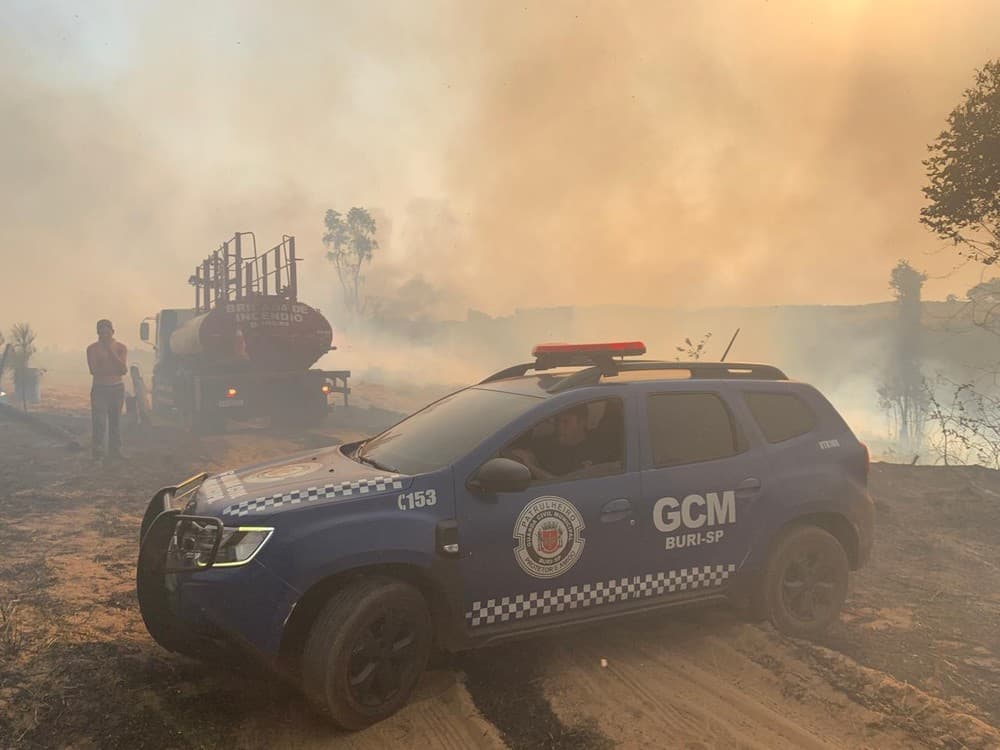 Incêndio de grandes proporções devasta plantação de eucalipto em Buri
