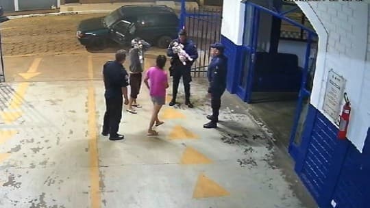 Guardas municipais salvam bebê engasgada em Itararé; vídeo mostra resgate