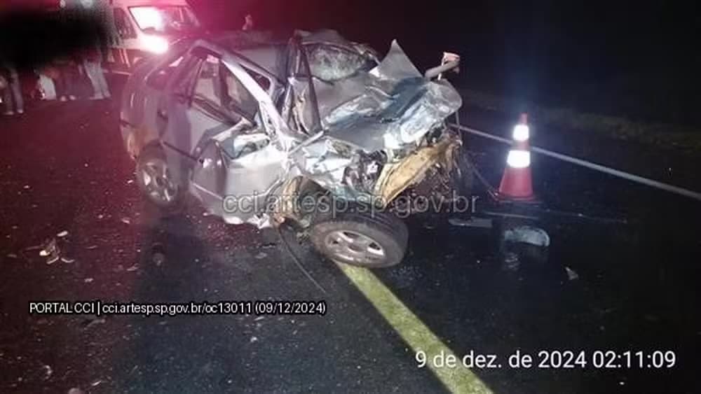 Colisão frontal deixa motorista gravemente ferido na SP-258, em Itapeva