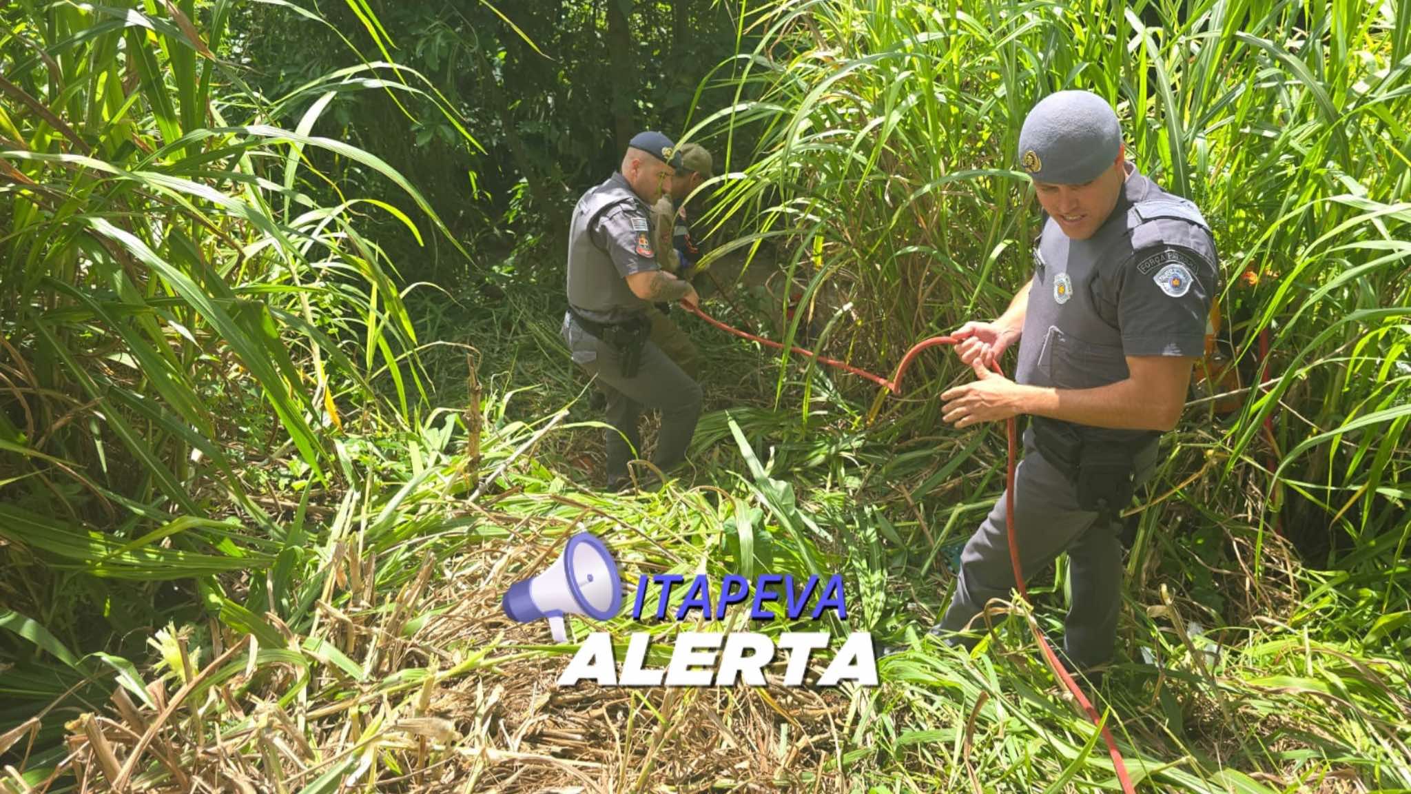 Homem é resgatado pela Polícia Militar, Bombeiros e Samu sob ponte do Córrego do Aranha, em Itapeva