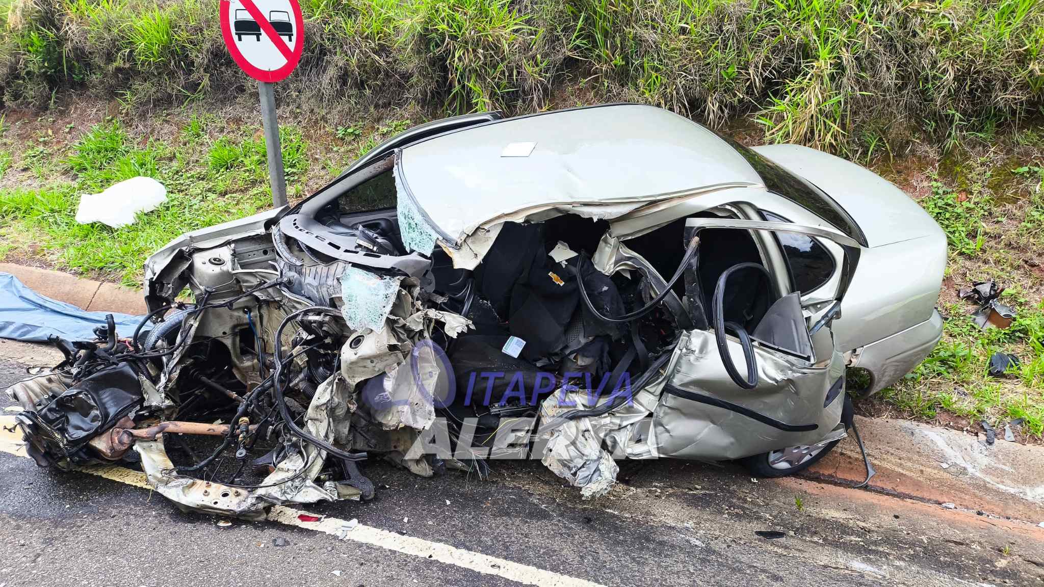 Acidente entre caminhão e carro deixa uma vítima fatal na região de Guapiara