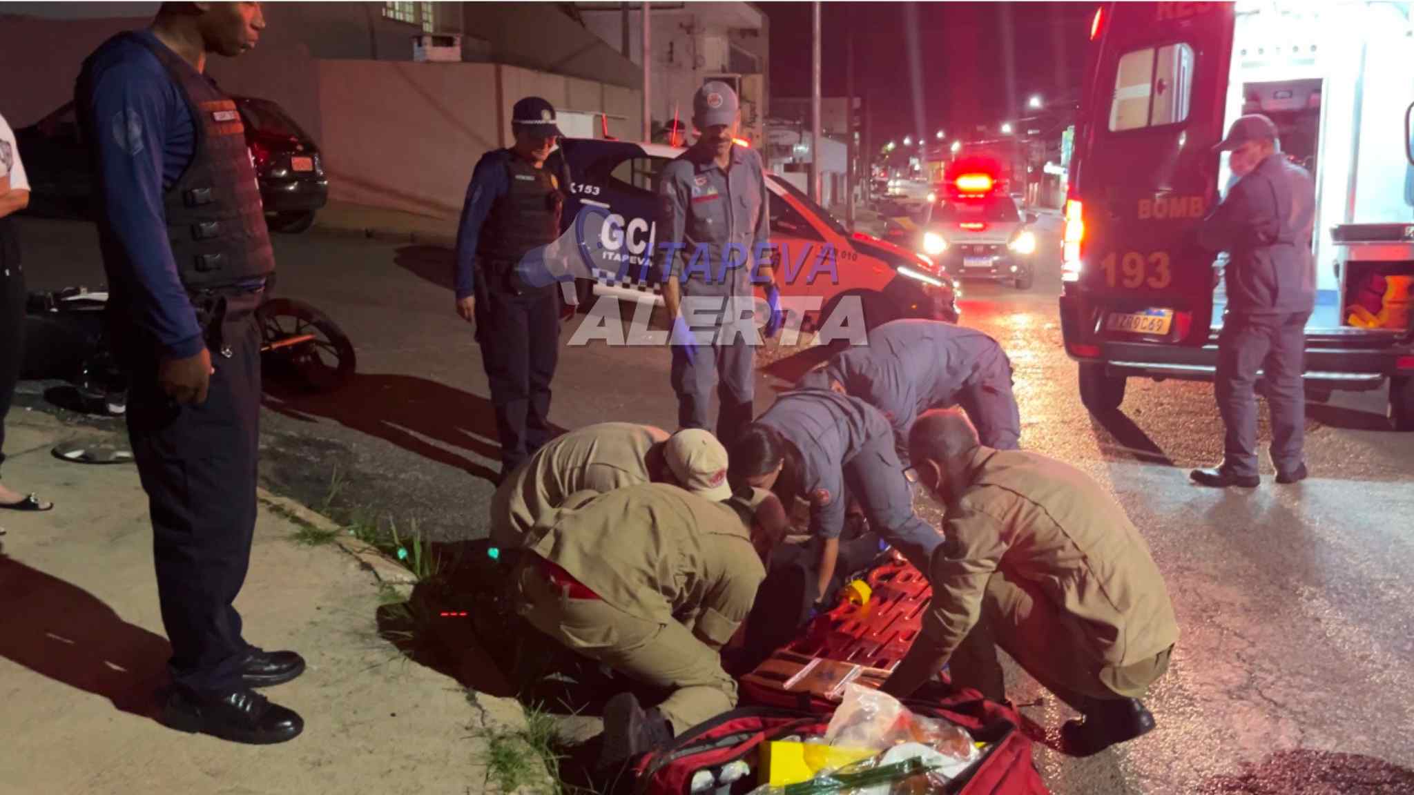 Acidente em cruzamento no Jardim Ferrari deixa motociclista ferida