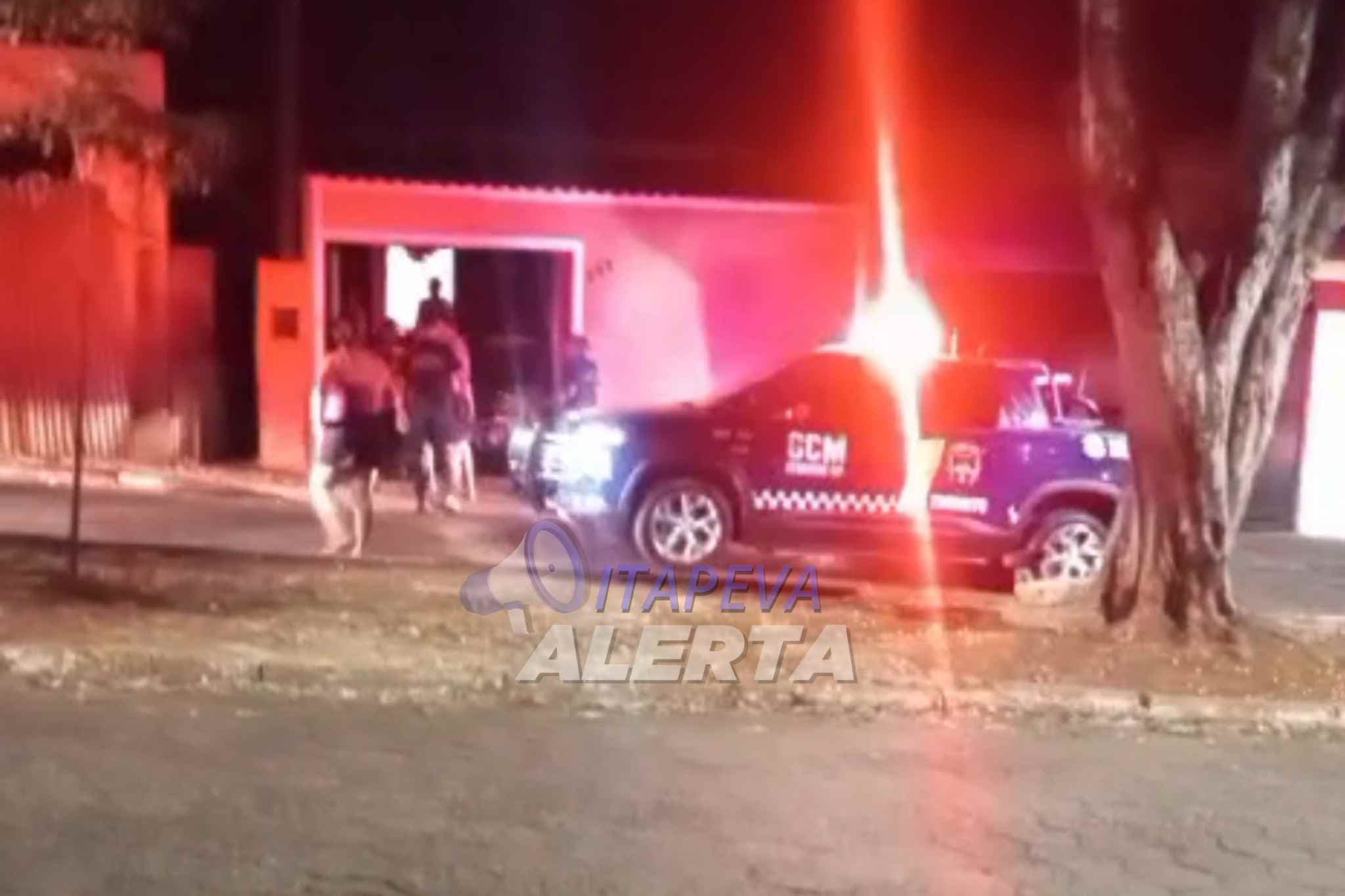 Três pessoas ficam feridas ao tentar impedir prisão de suspeito de atropelar guarda em Itararé