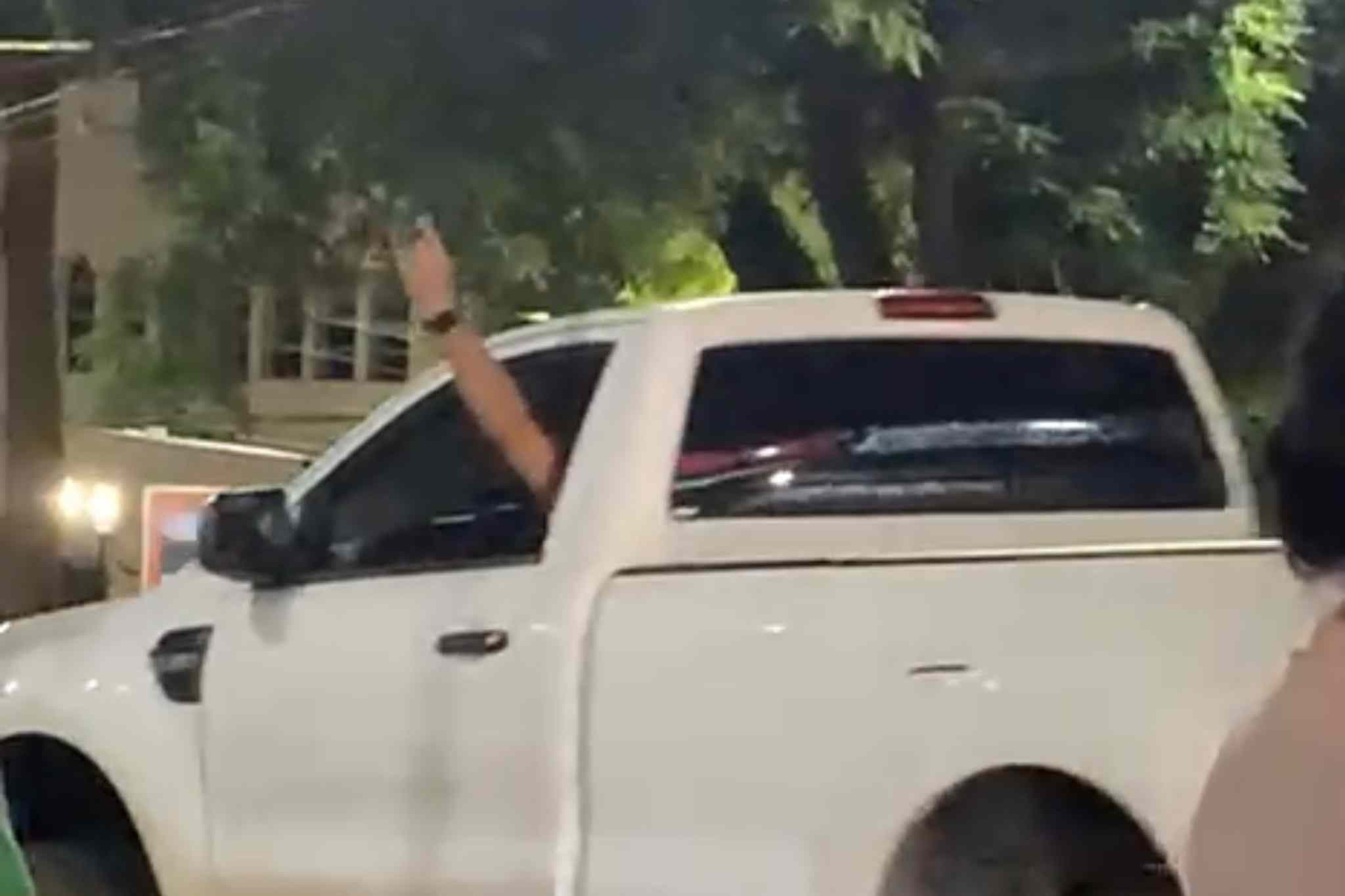 Homem é flagrado com arma em meio a briga na Avenida Acácio Piedade no Centro de Itapeva/SP