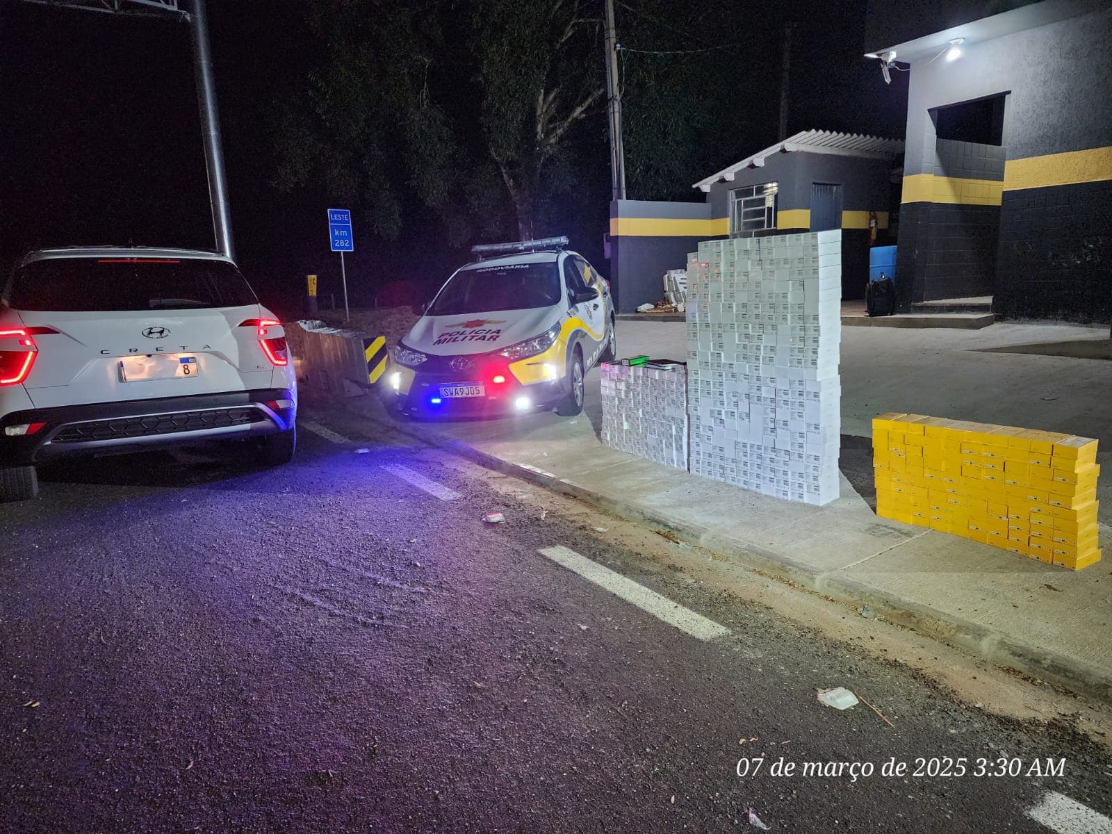 Policia Militar Rodoviária de Itapeva flagra carro abarrotado com 461 celulares contrabandeados do Paraguai; motorista é preso