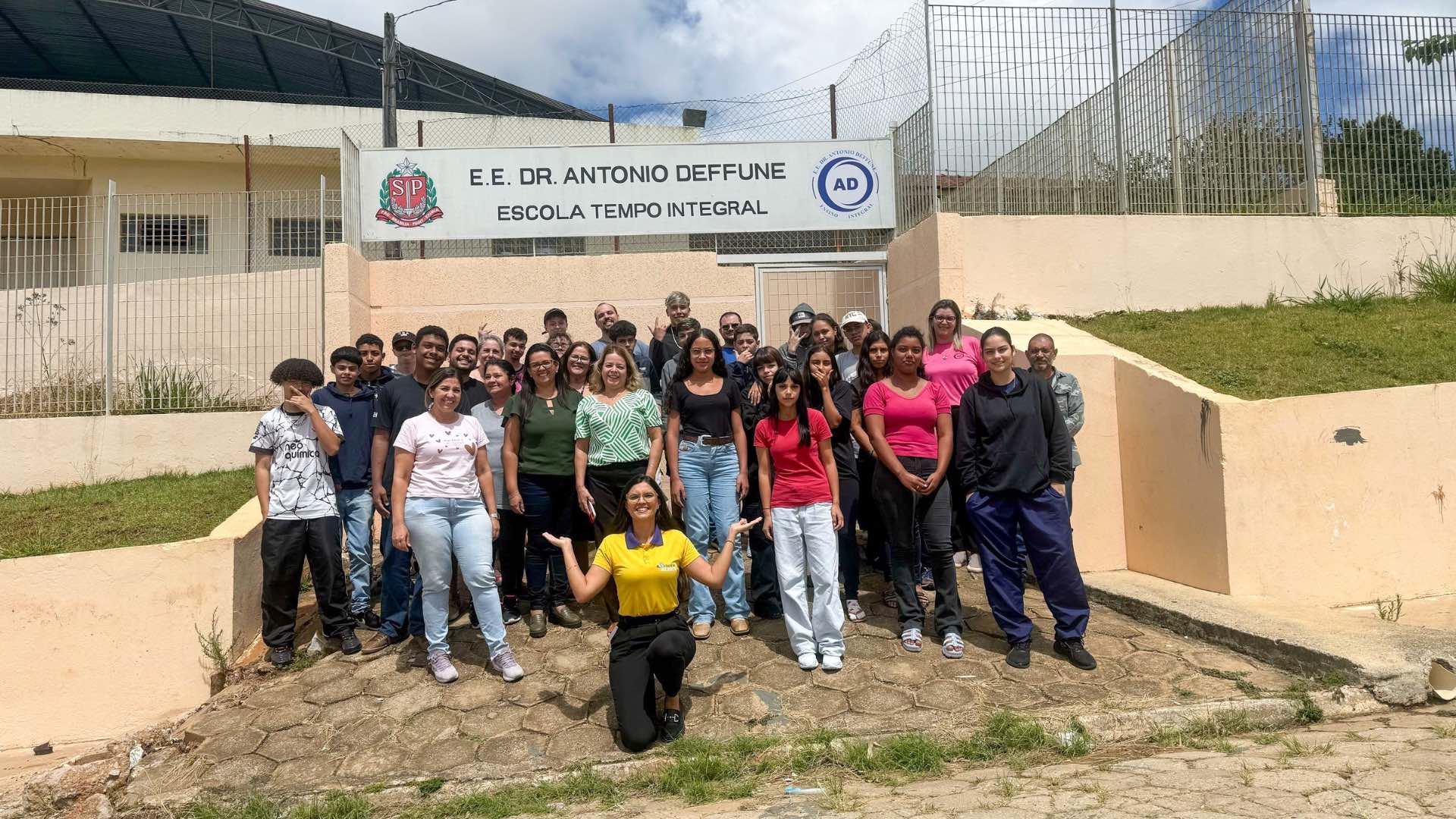 Jornalista Gleyce Dornelas recebeu convite para ministrar palestra na Escola Estadual Doutor Antônio Deffune