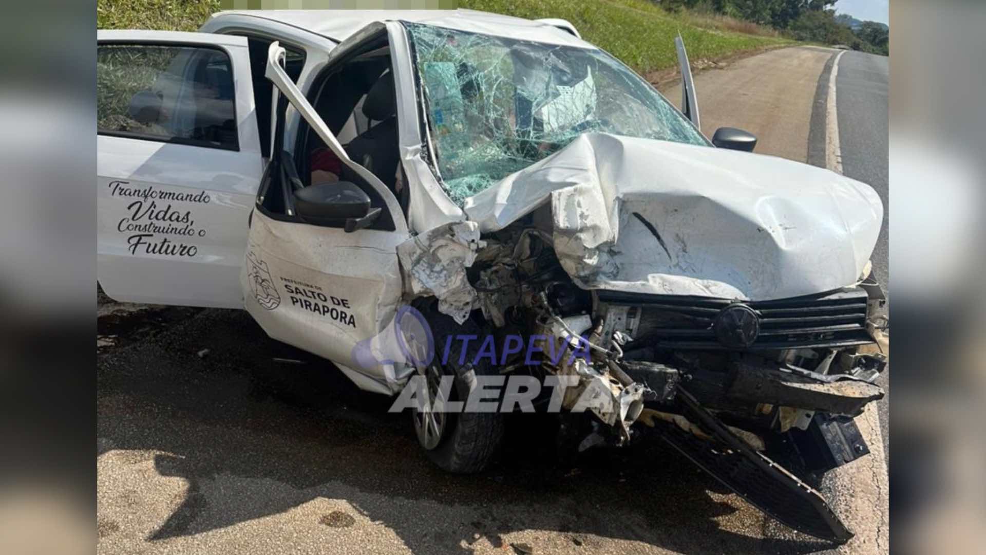 Mulher que seguia para consulta oncológica em Itapeva morre em colisão frontal na SP-258, em Taquarivaí