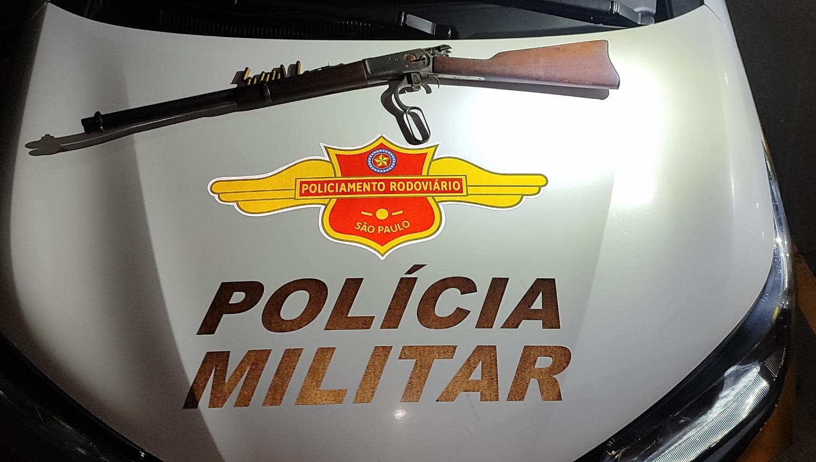 Homem é preso por porte ilegal de arma de fogo durante fiscalização em rodovia de Itapeva (SP)