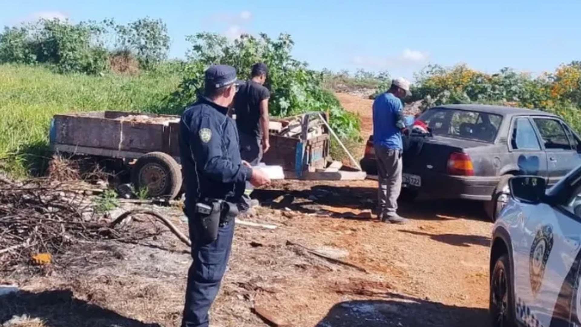 GCM flagra descarte ilegal de lixo em antigo aterro sanitário de Itapeva