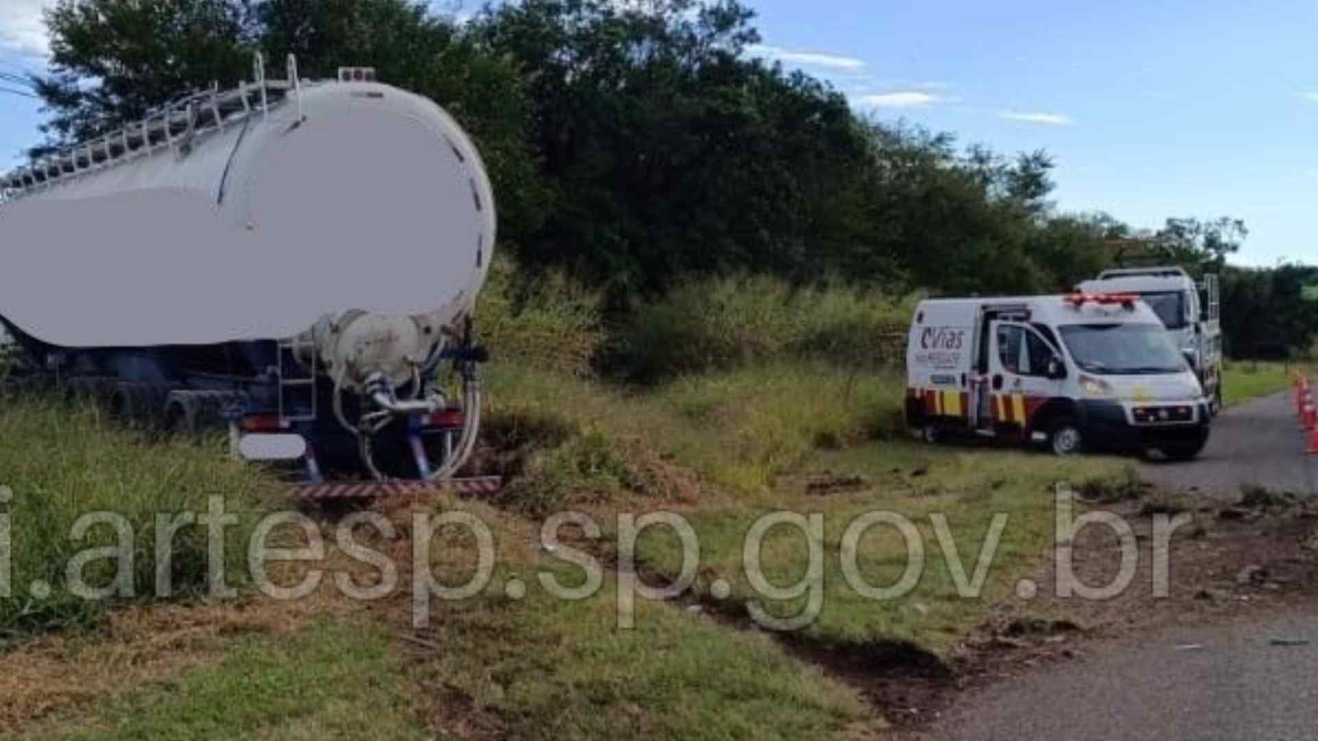 Acidente entre carretas deixa uma pessoa morta na SP-258 em Taquarivaí