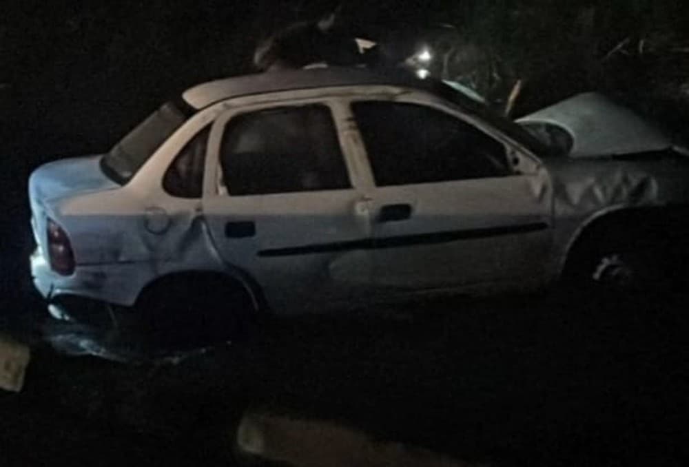 Motorista morre após carro cair em lago no Centro de Taquarituba