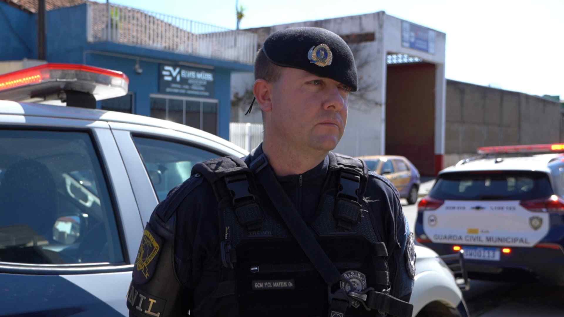 Homem ensanguentado invade escola após ser agredido com golpes de pá em Itapeva